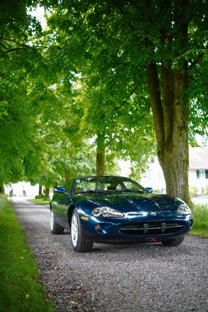 JAGUAR XK8-image-1