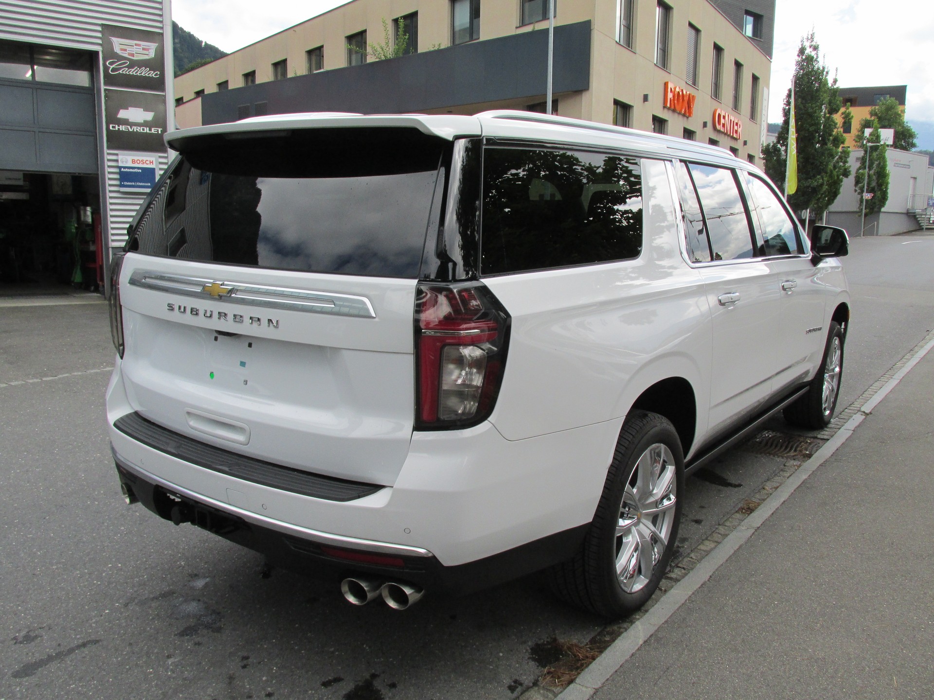 CHEVROLET Suburban High Country 6.2 4x4-image-7