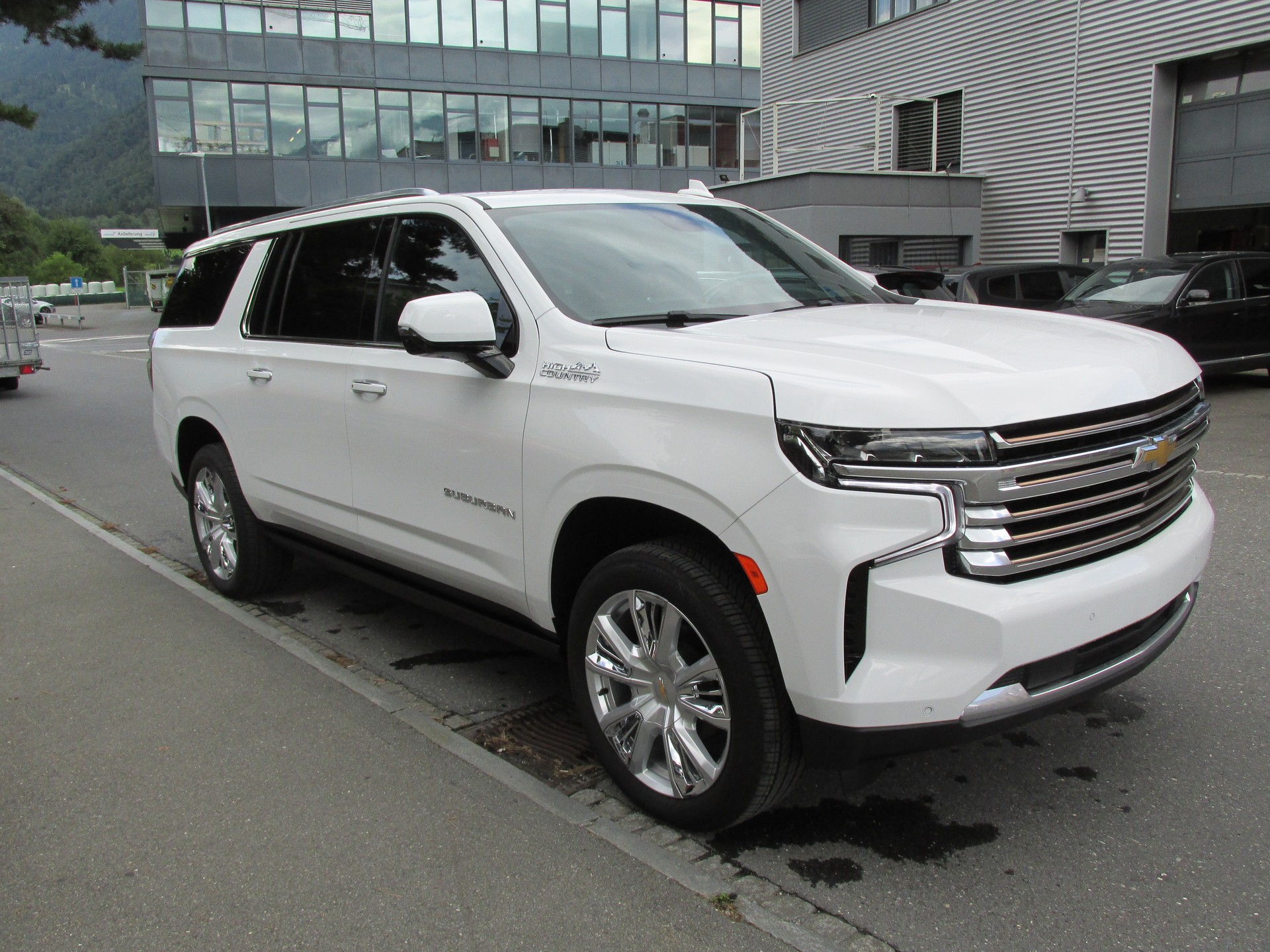 CHEVROLET Suburban High Country 6.2 4x4-image-9
