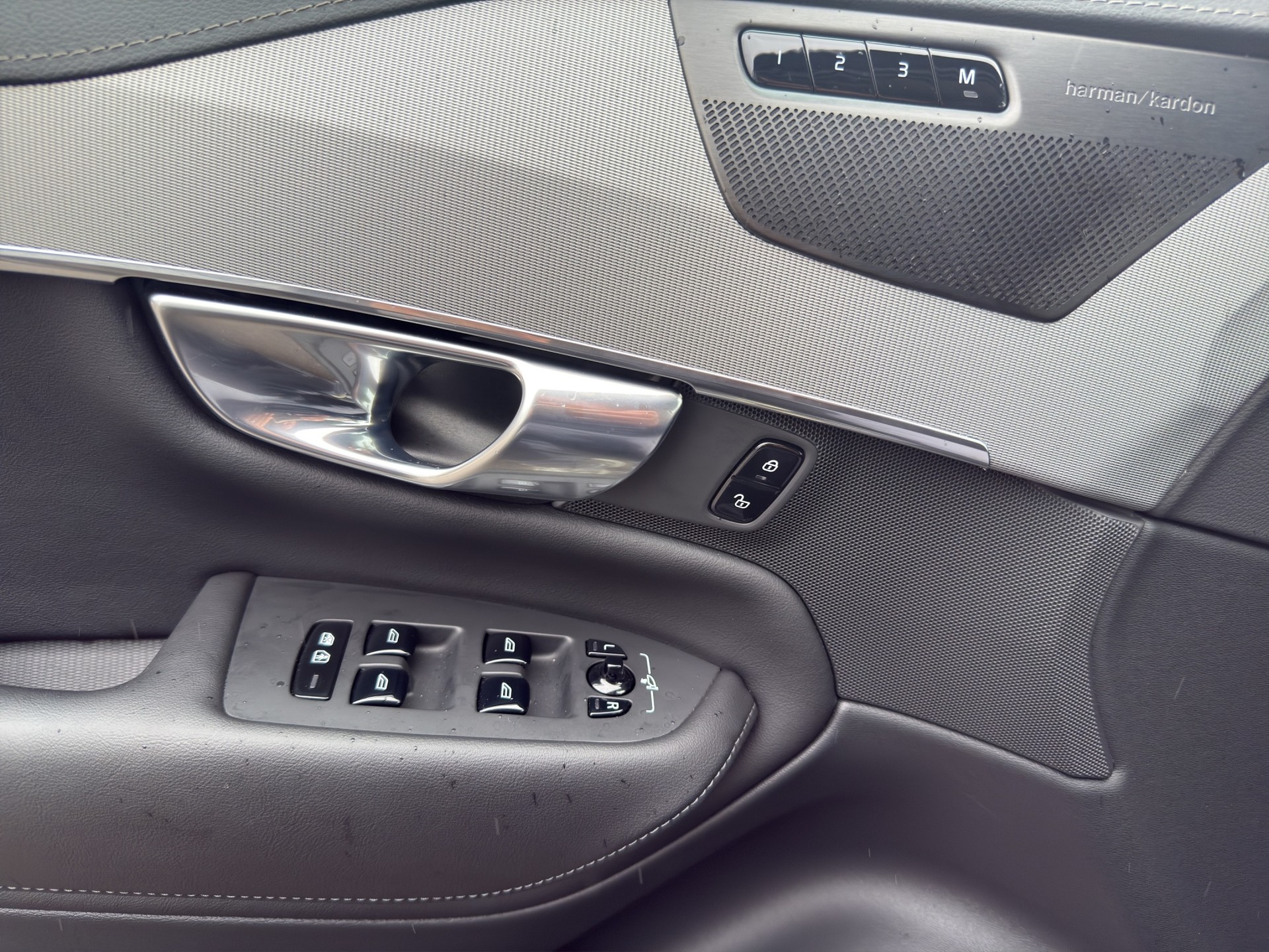 VOLVO XC90 T8 eAWD Plus Dark Geartronic I 7PL I-image-12