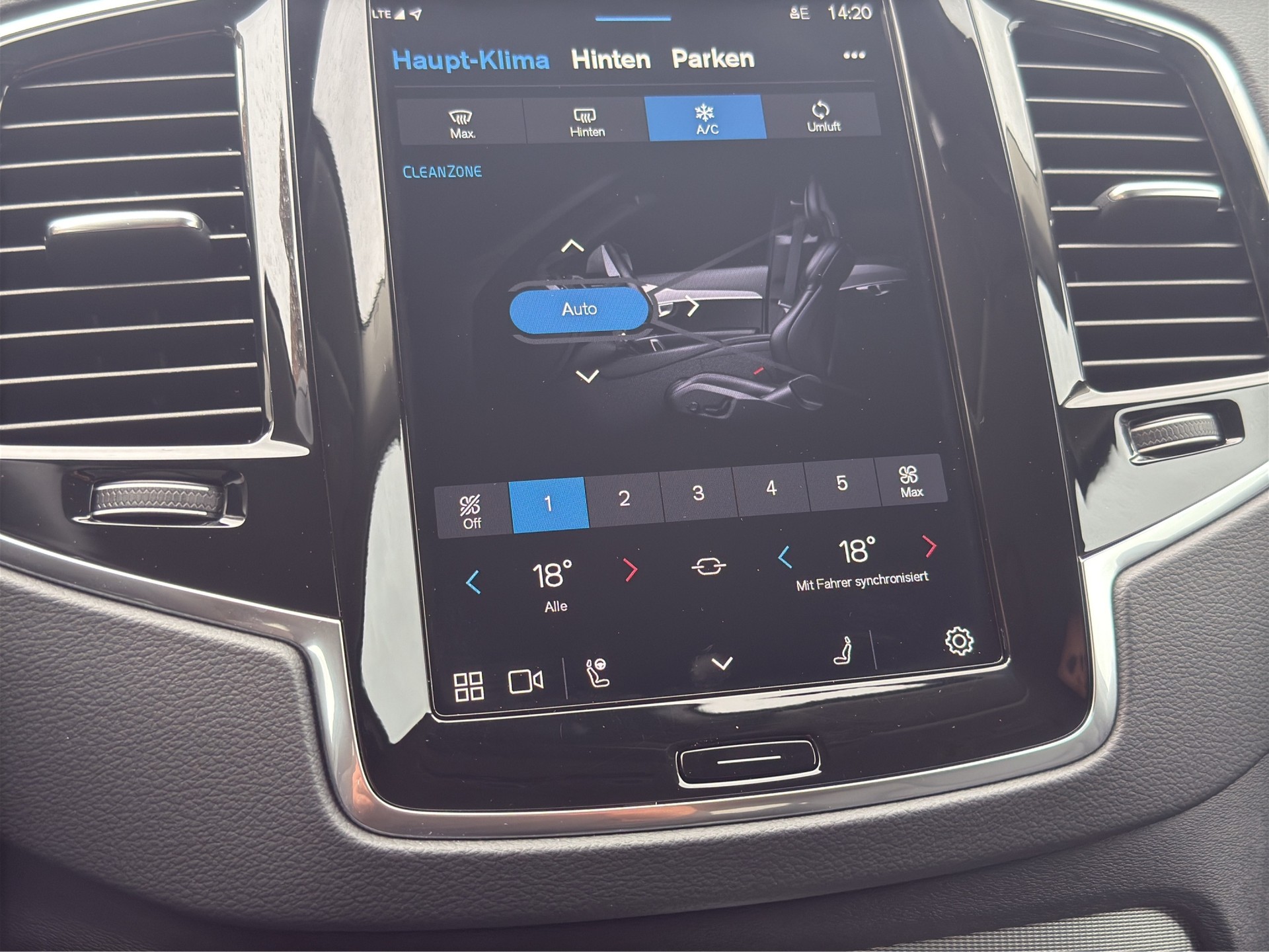 VOLVO XC90 T8 eAWD Plus Dark Geartronic I 7PL I-image-19