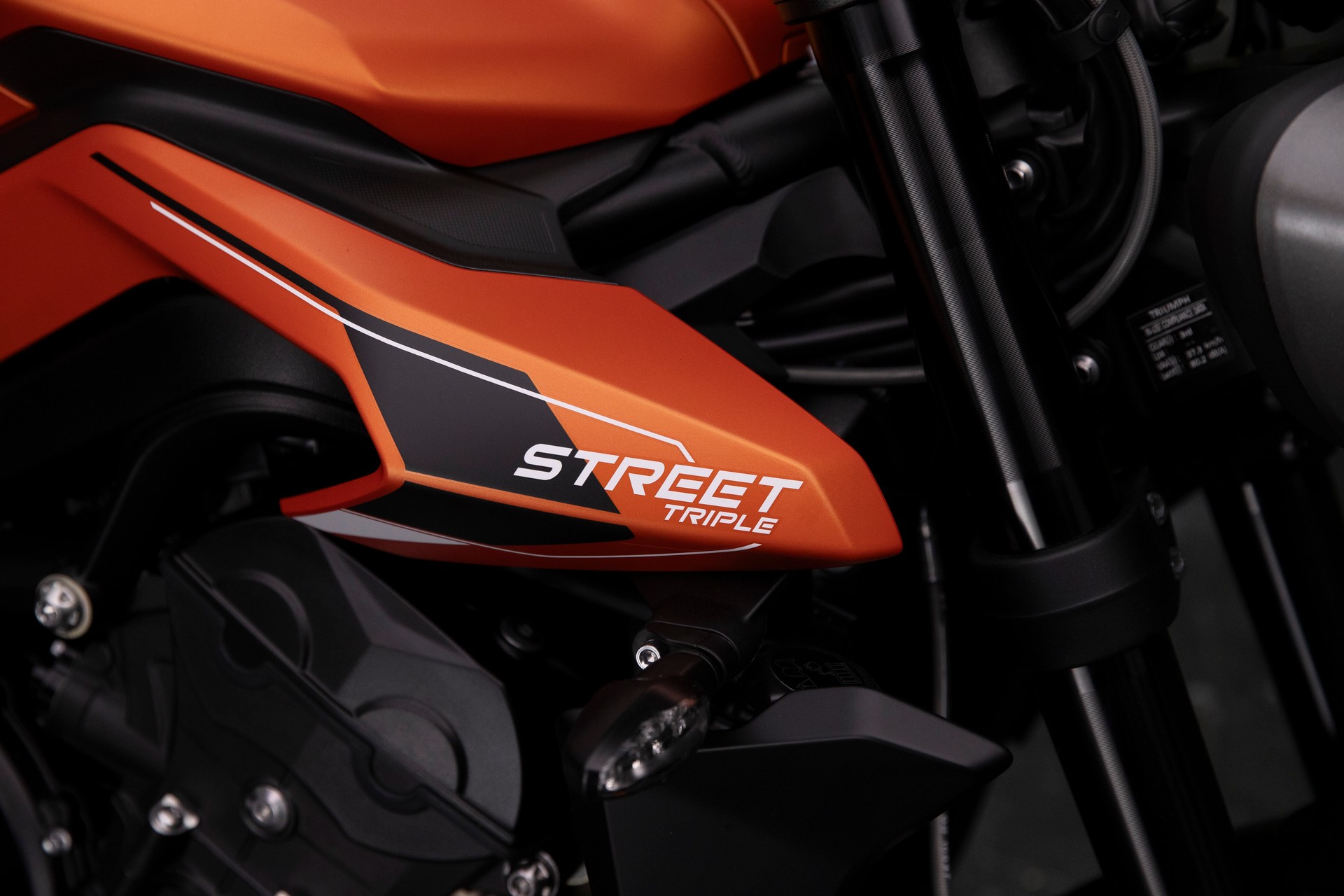 TRIUMPH Street Triple R A2-showroom-element-2