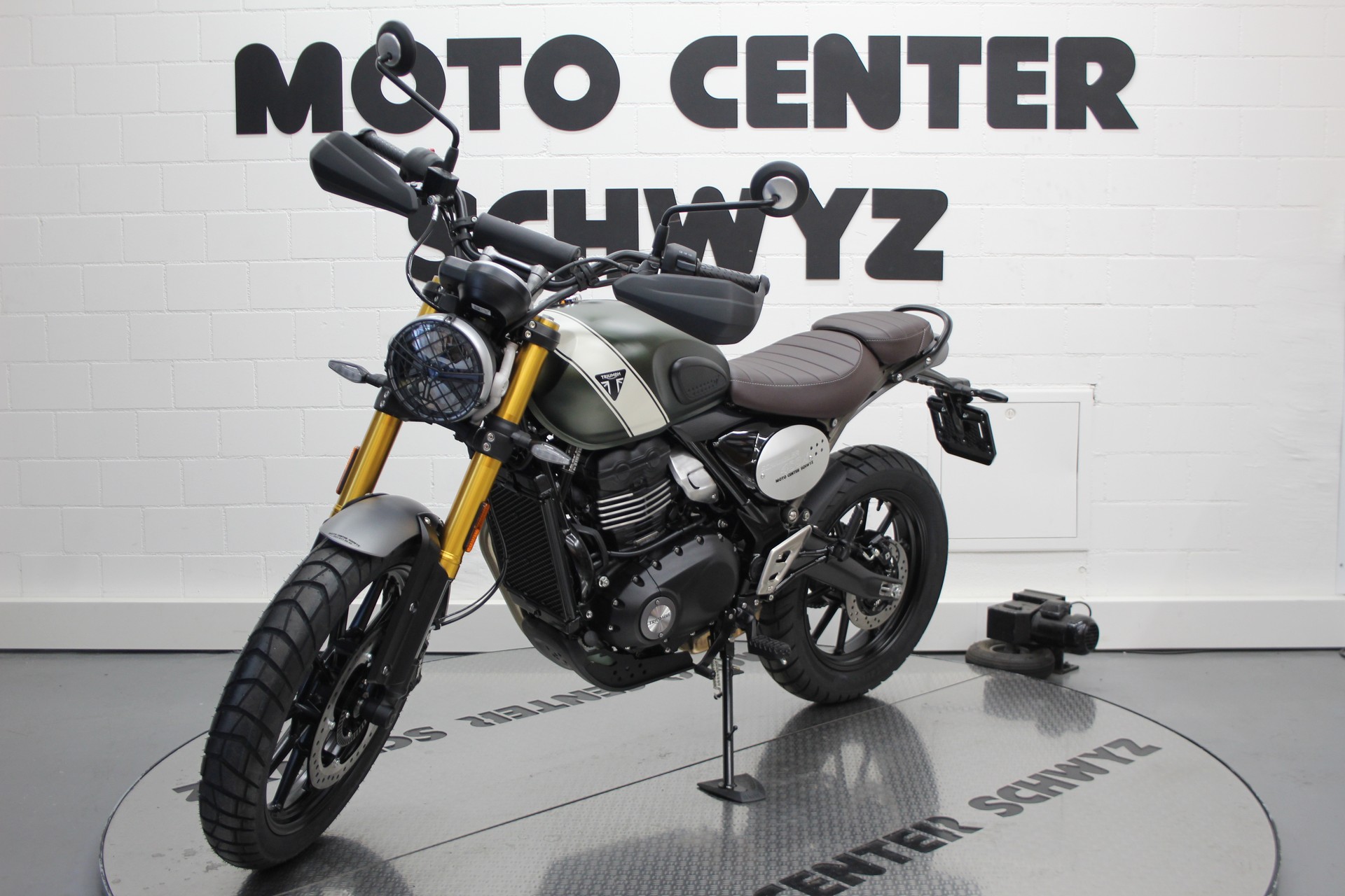 TRIUMPH Speed 400-showroom-element-3