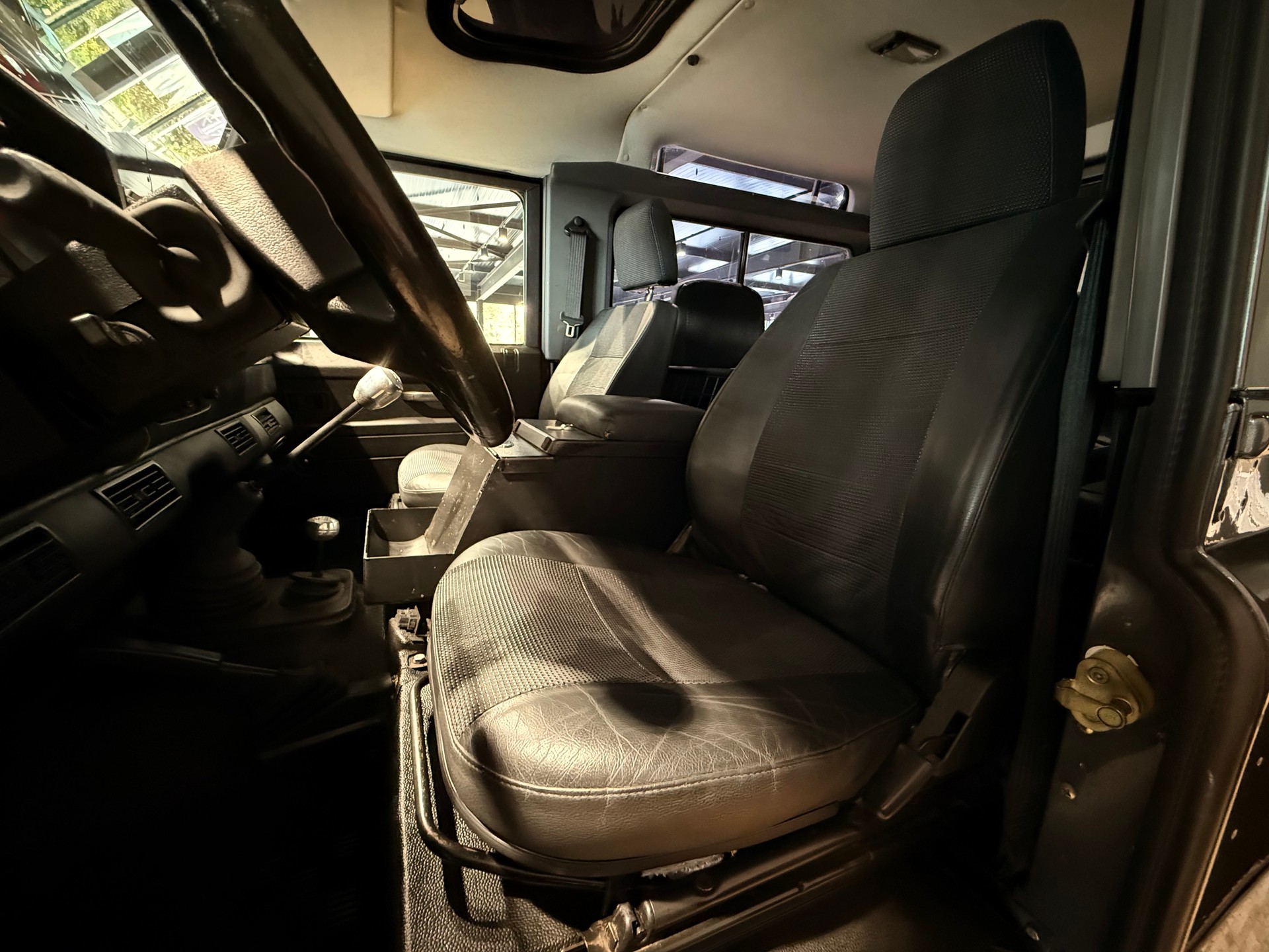 LAND ROVER Defender 90 Tomb Raider 2.5 Td5-image-10