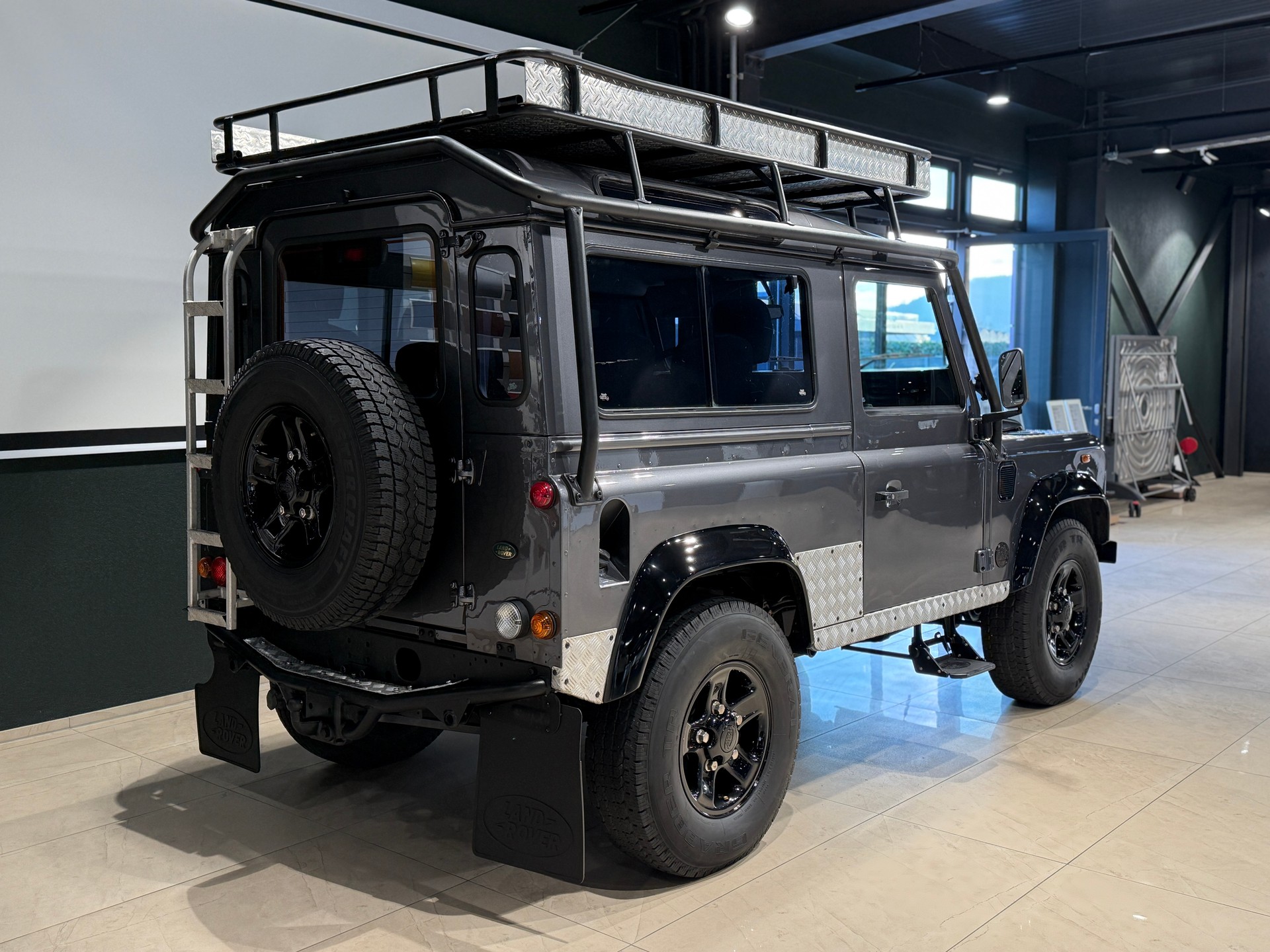 LAND ROVER Defender 90 Tomb Raider 2.5 Td5-image-4