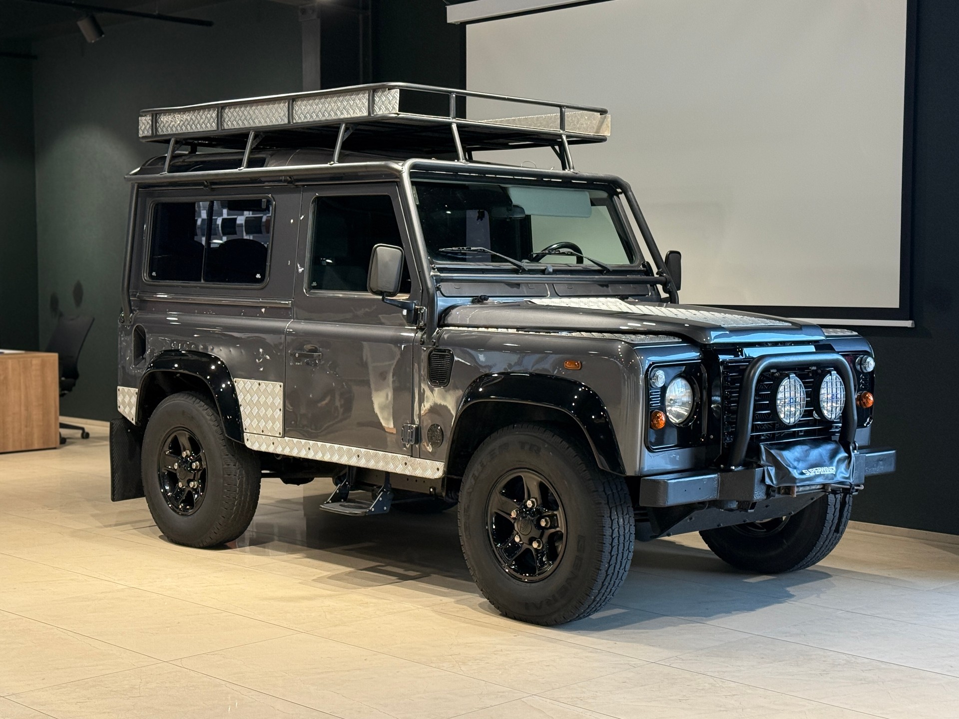 LAND ROVER Defender 90 Tomb Raider 2.5 Td5-image-0