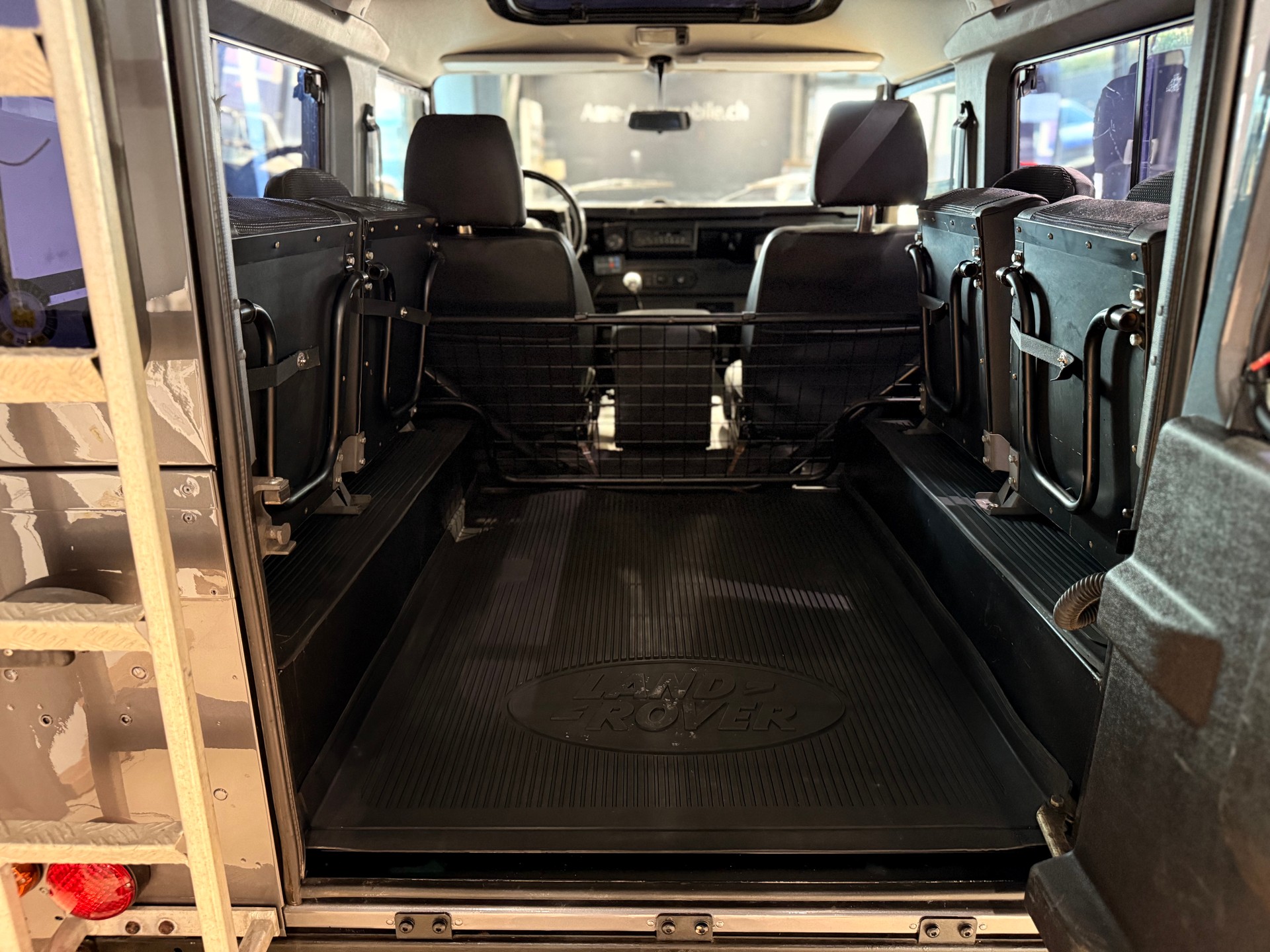 LAND ROVER Defender 90 Tomb Raider 2.5 Td5-image-13