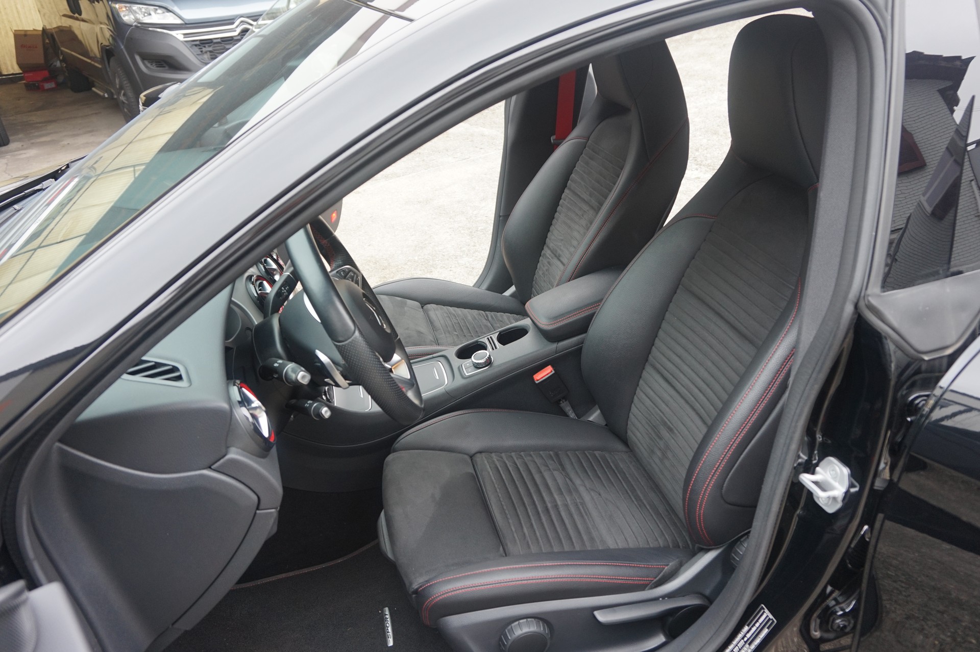 MERCEDES-BENZ CLA Shooting Brake 250 Sport 4Matic 7G-DCT-image-6