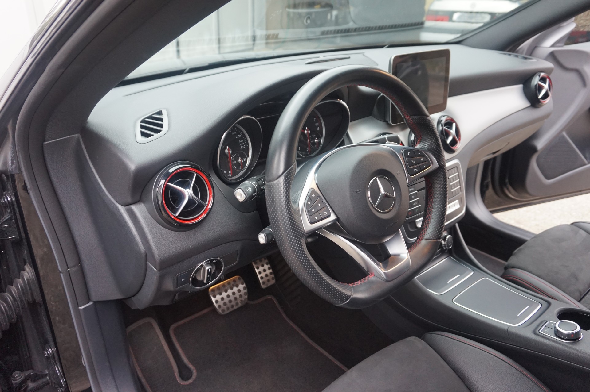 MERCEDES-BENZ CLA Shooting Brake 250 Sport 4Matic 7G-DCT-image-7