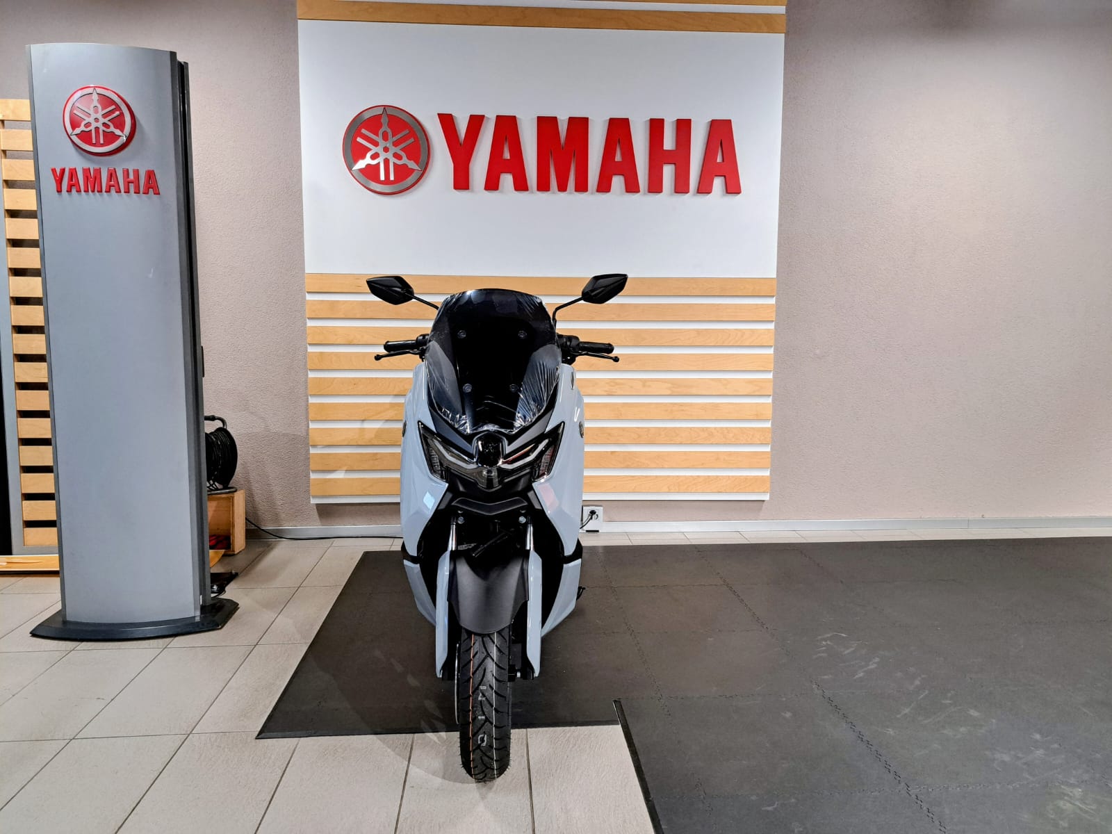 YAMAHA N-MAX GPD-showroom-element-2