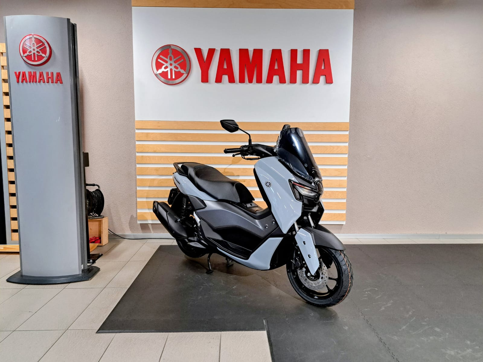 YAMAHA N-MAX GPD-showroom-element-1