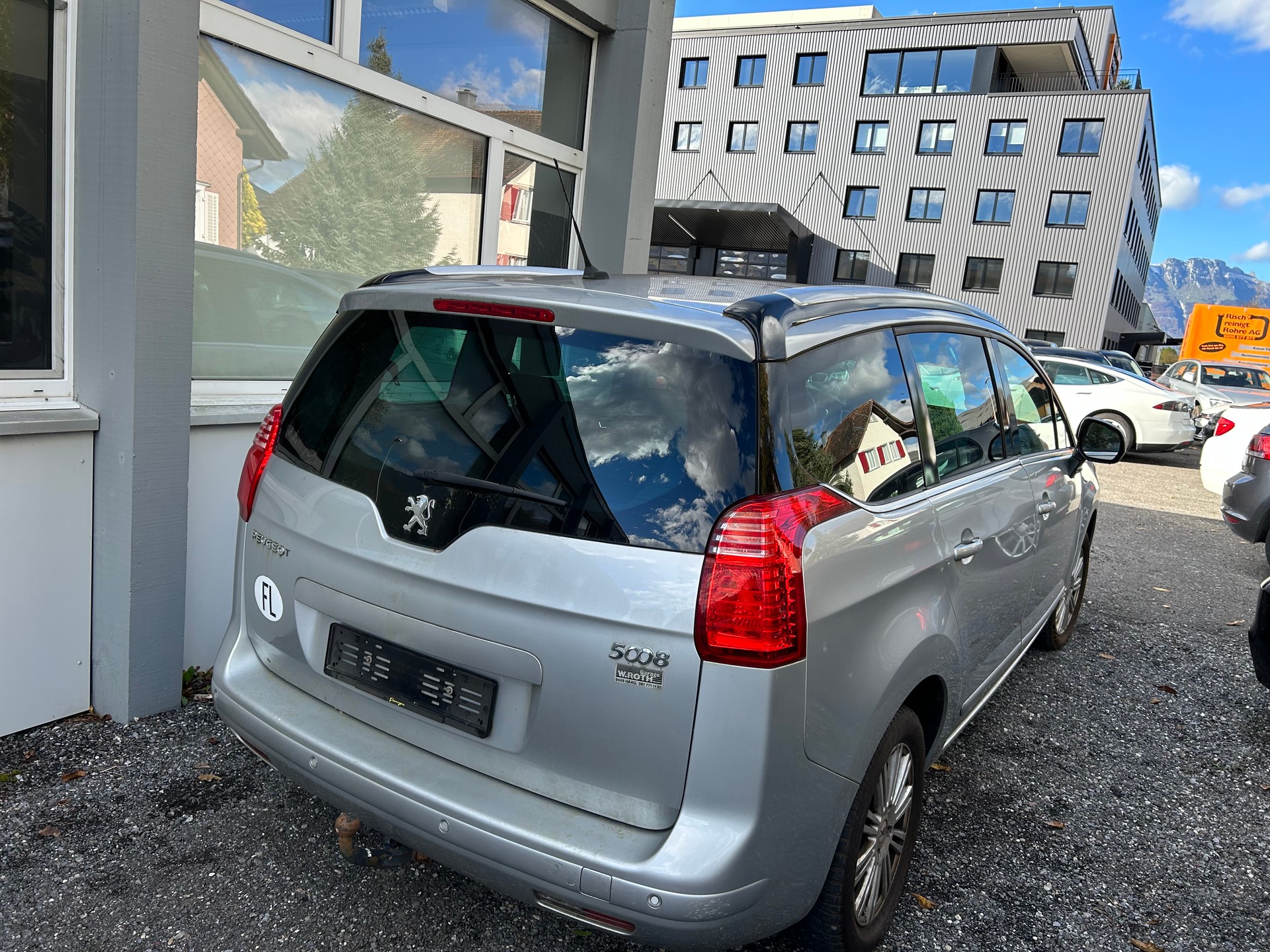 PEUGEOT 5008 1.6 16V T Sport Pack-image-2
