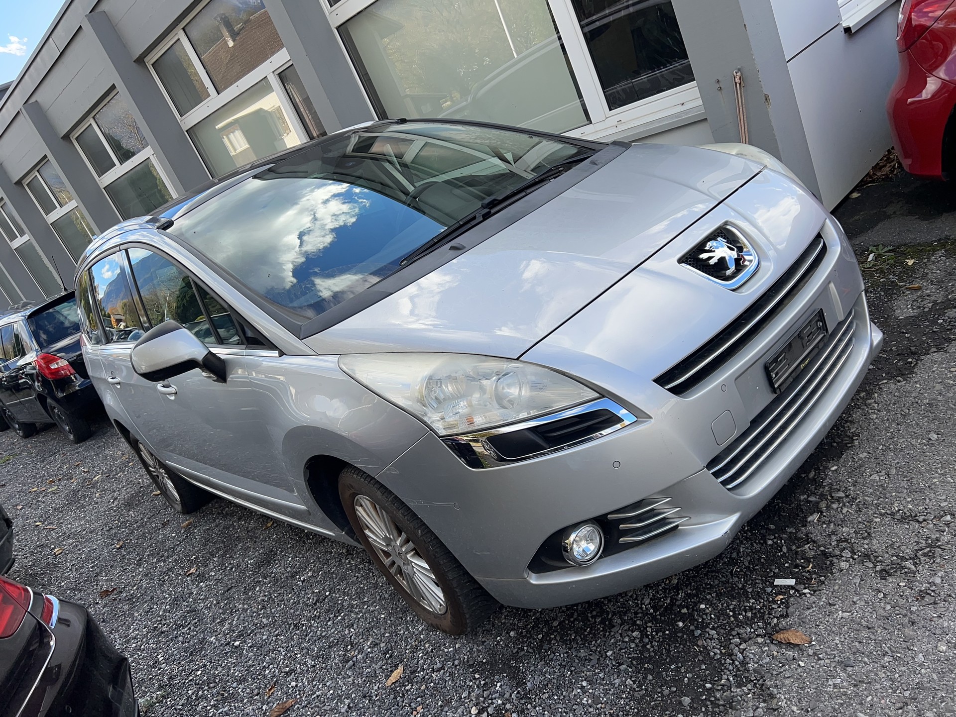 PEUGEOT 5008 1.6 16V T Sport Pack-image-6