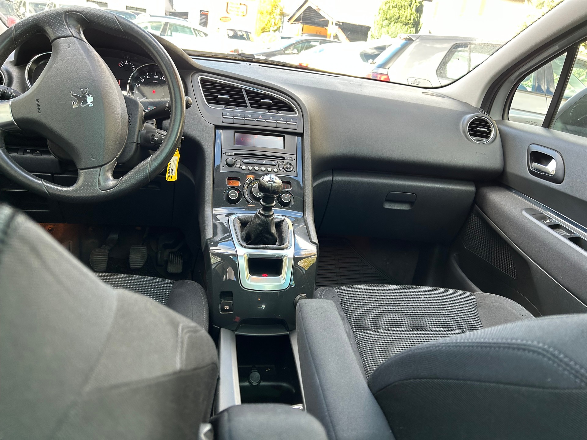PEUGEOT 5008 1.6 16V T Sport Pack-image-9