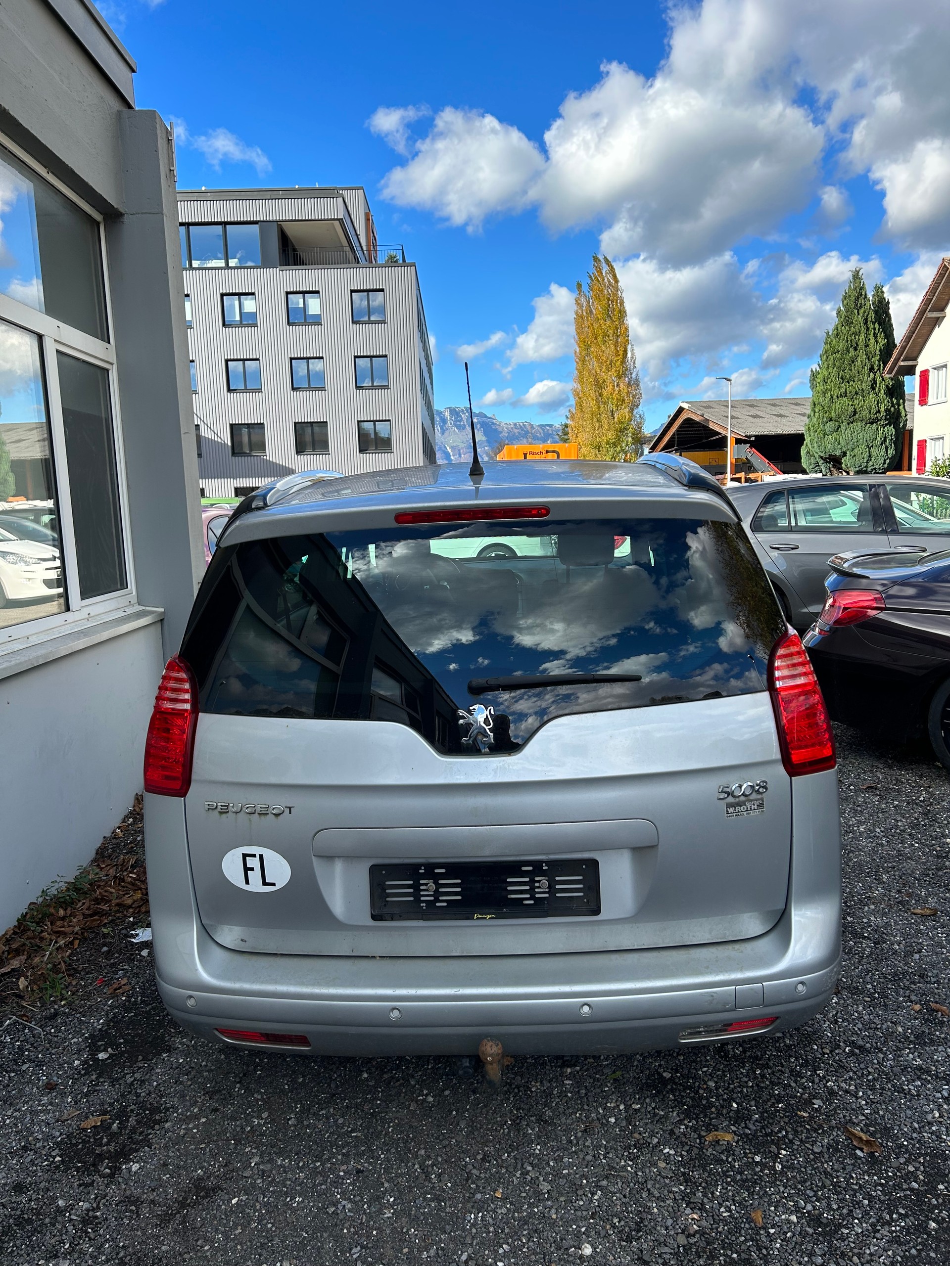 PEUGEOT 5008 1.6 16V T Sport Pack-image-3