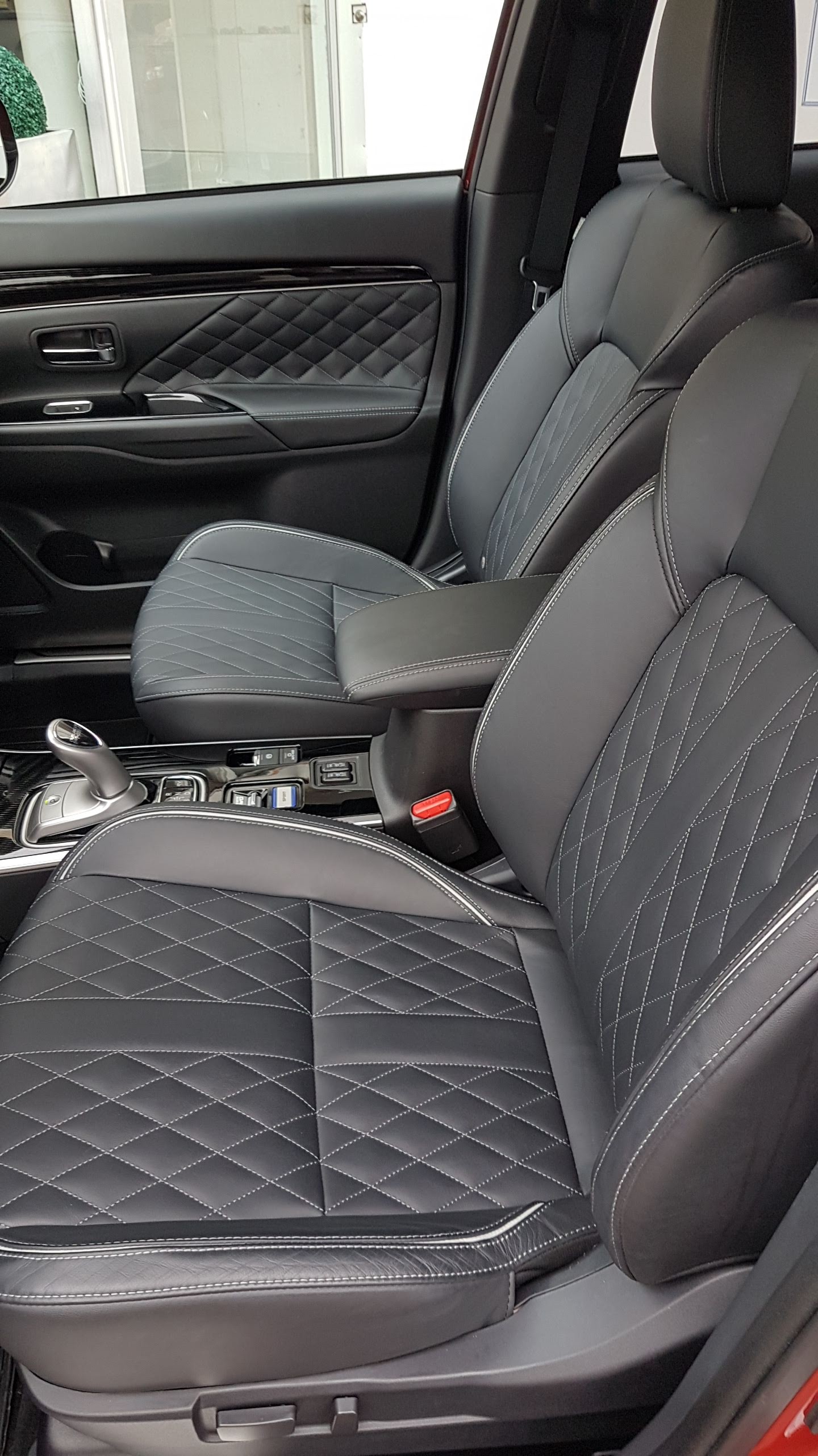 MITSUBISHI Outlander PHEV S-Edition-image-6