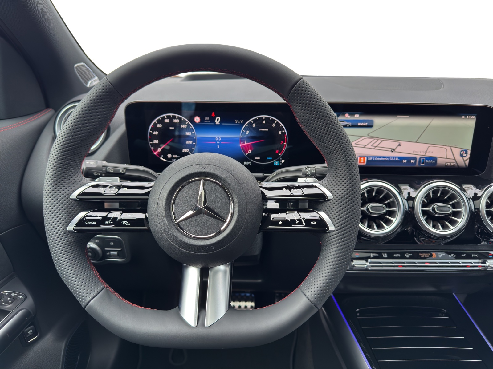 MERCEDES-BENZ GLA 250 4Matic Swiss Star-image-10