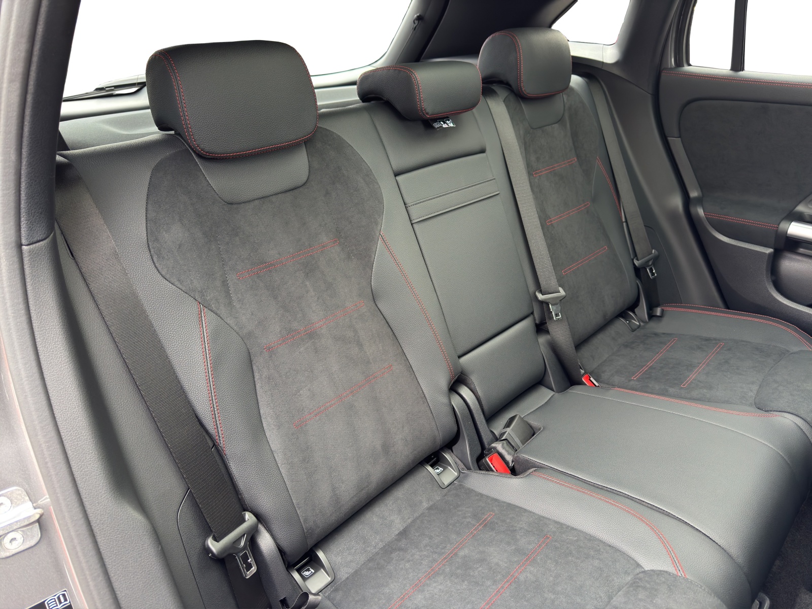 MERCEDES-BENZ GLA 250 4Matic Swiss Star-image-18