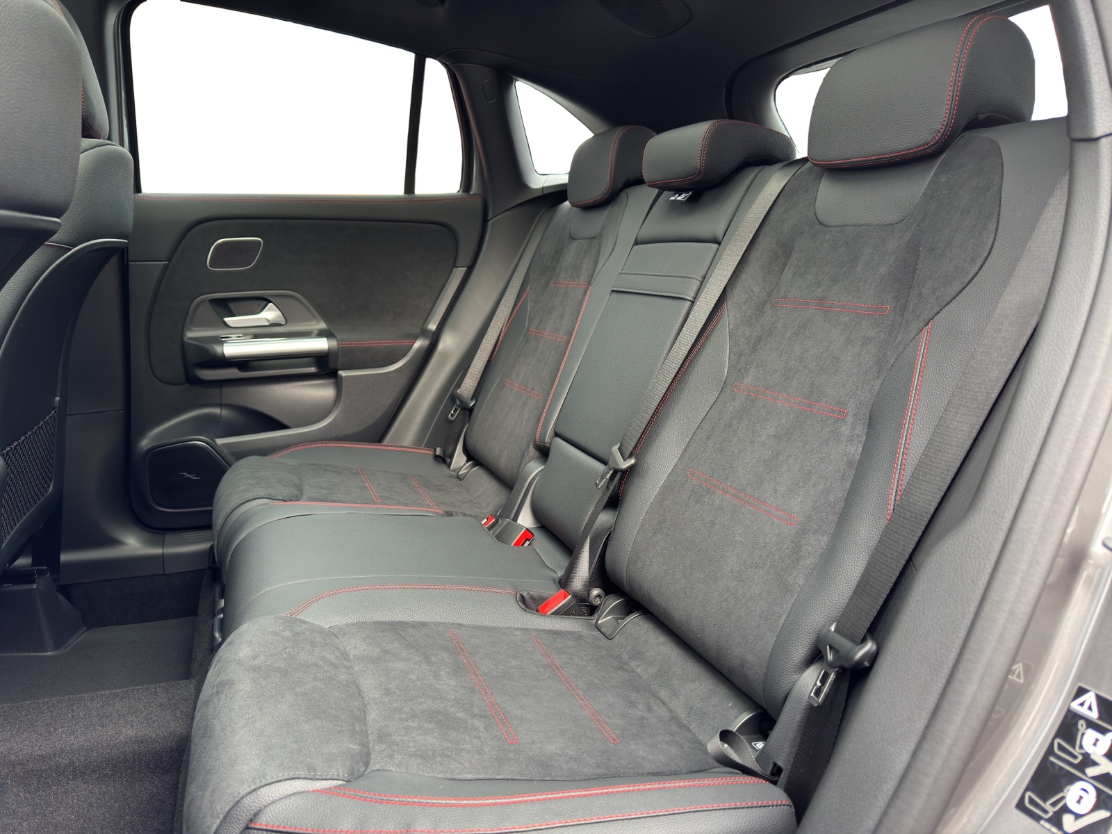 MERCEDES-BENZ GLA 250 4Matic Swiss Star-image-17