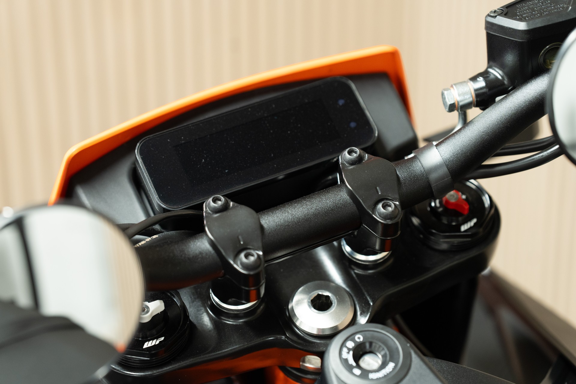 KTM 390 SMC R mit Kurzheck und SuMo-Spiegelumbau-showroom-element-3