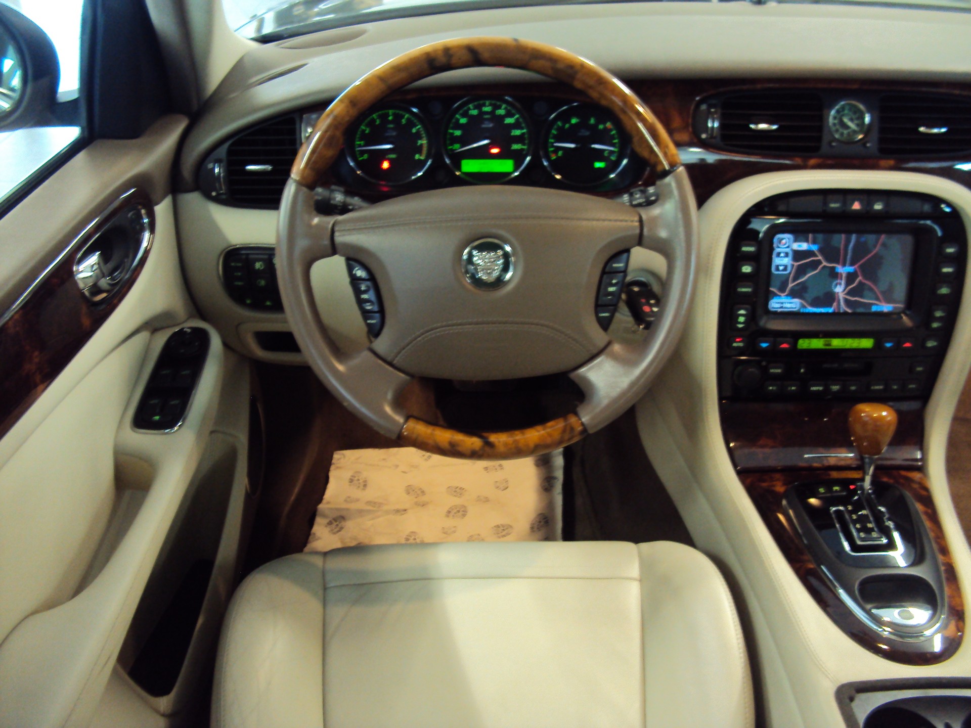 JAGUAR XJ8 4.2 V8 Executive-image-8