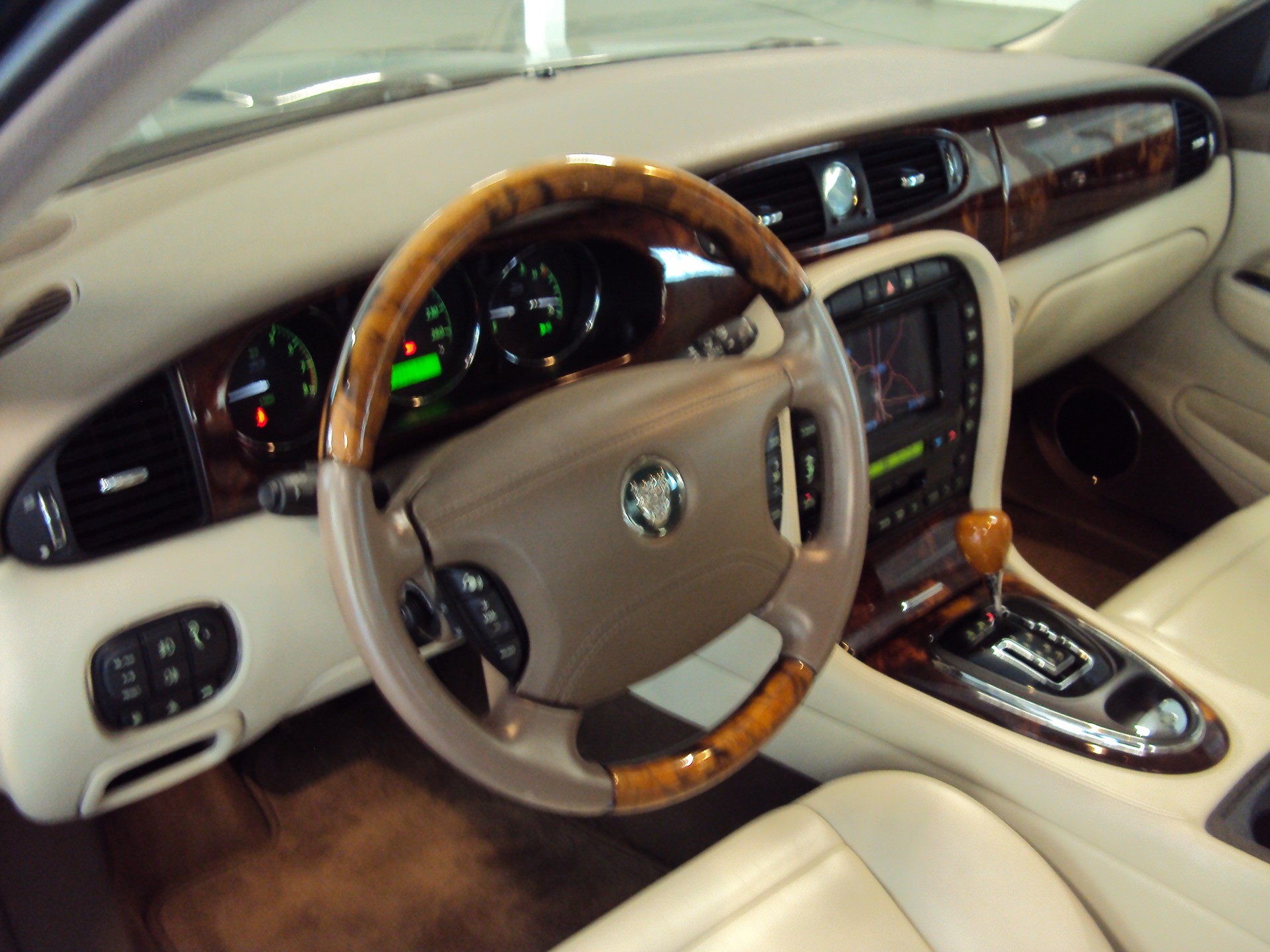 JAGUAR XJ8 4.2 V8 Executive-image-9