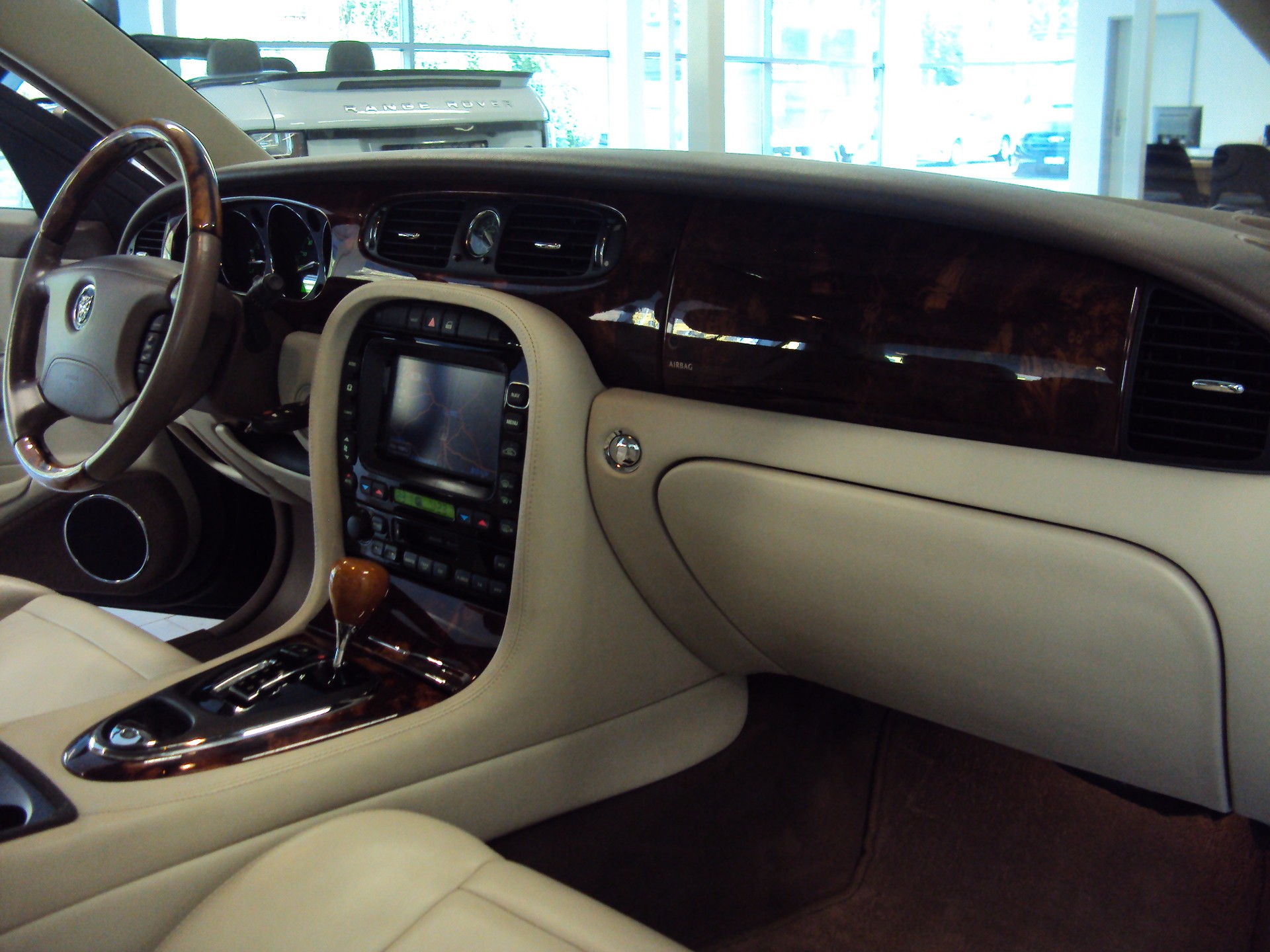 JAGUAR XJ8 4.2 V8 Executive-image-12