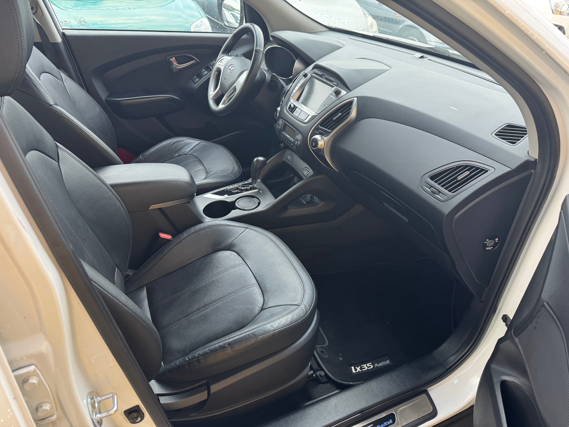 HYUNDAI iX 35 Fuel Cell 2WD-image-9