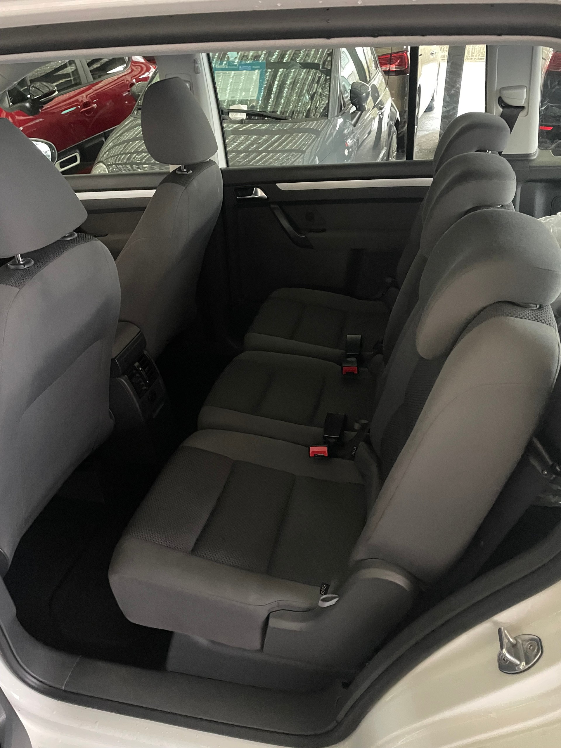VW TOURAN 1.6 TDi Trendline-image-8
