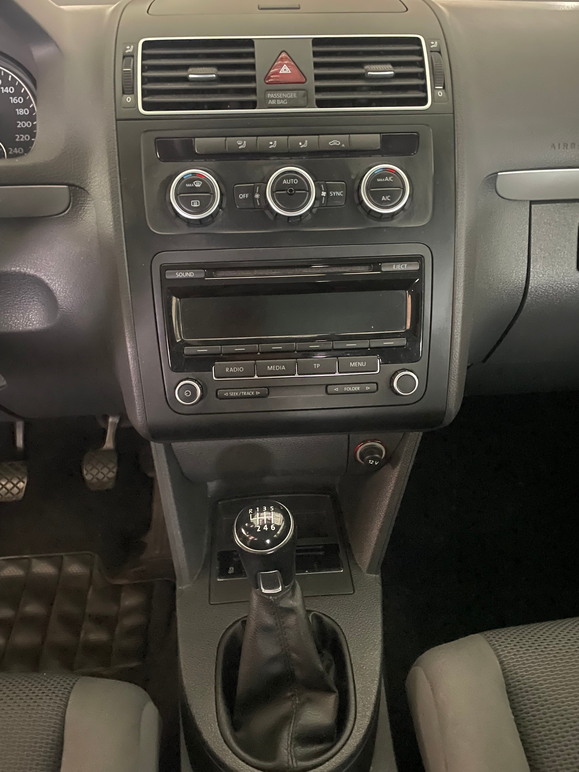 VW TOURAN 1.6 TDi Trendline-image-10