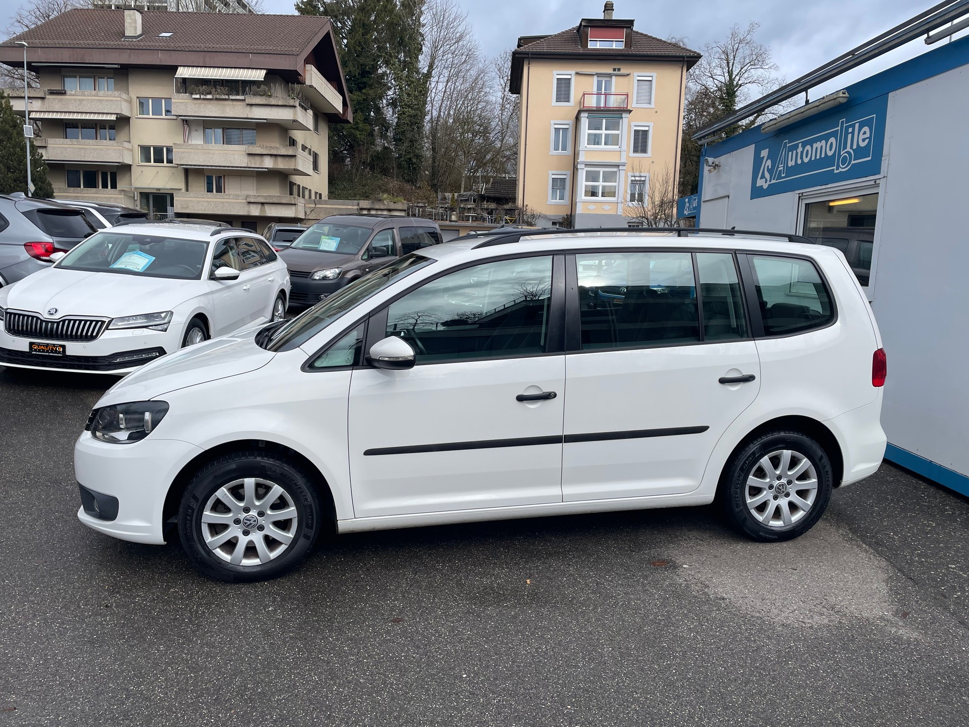 VW TOURAN 1.6 TDi Trendline-image-1