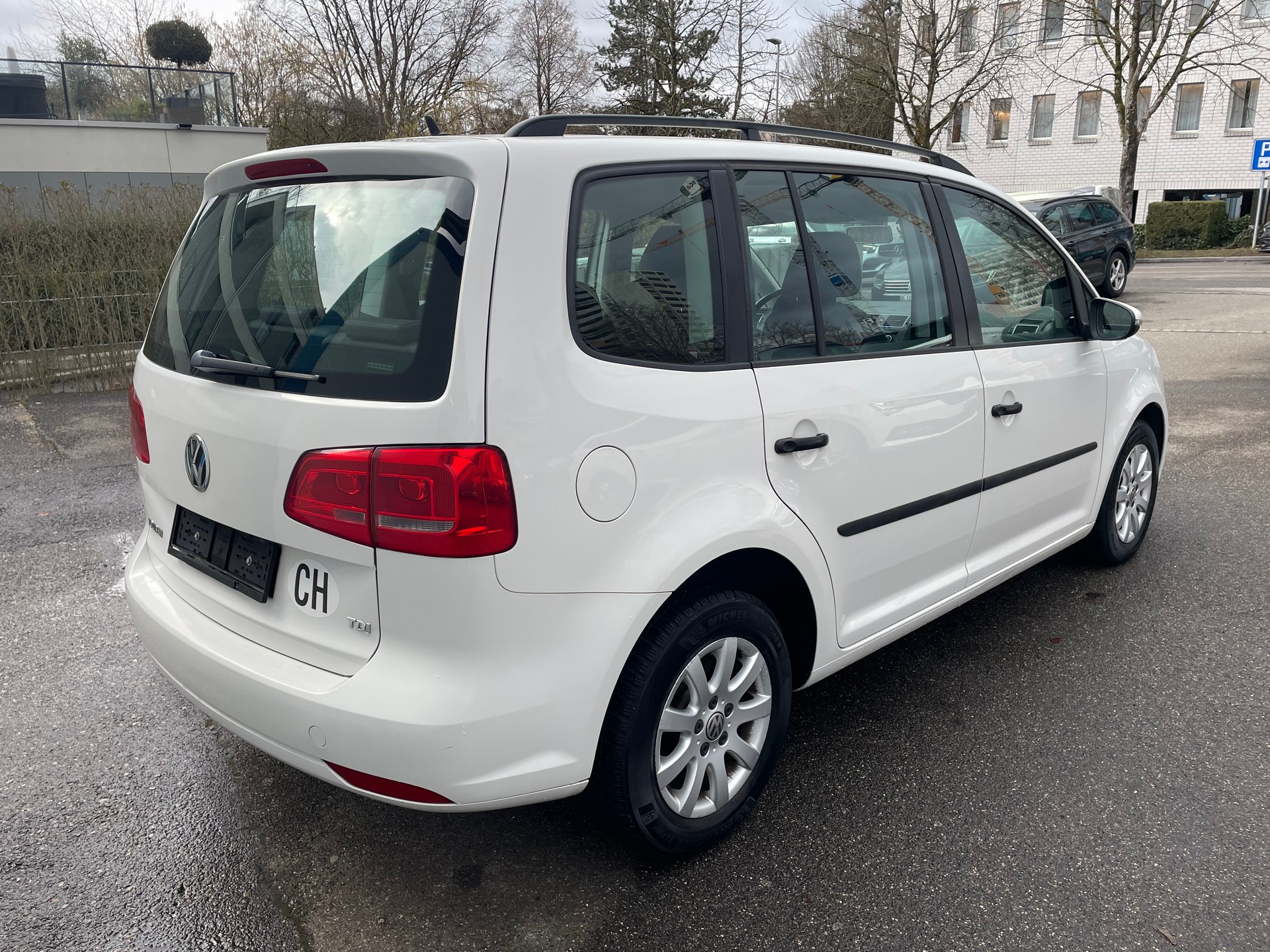VW TOURAN 1.6 TDi Trendline-image-3