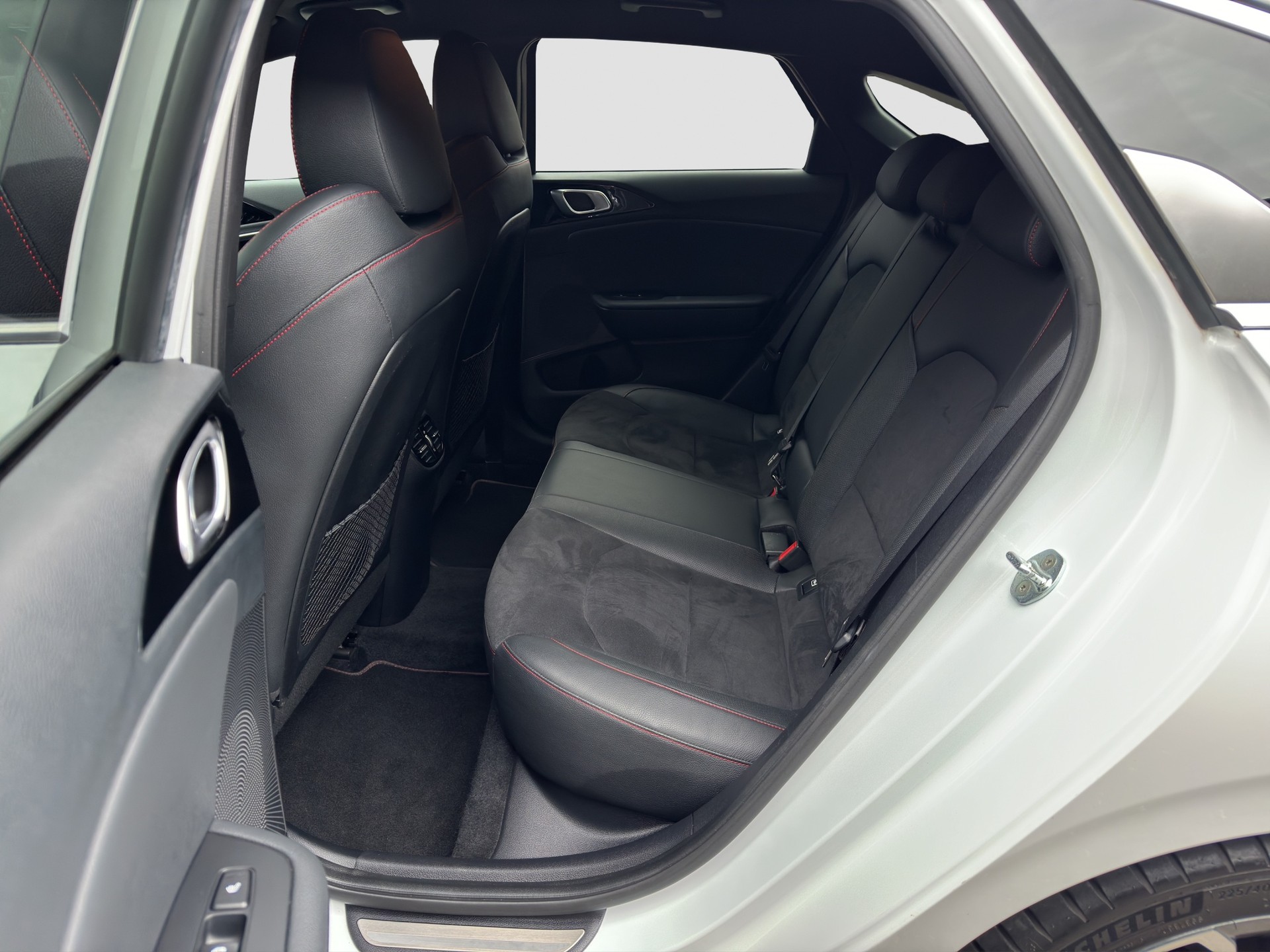 KIA ProCeed 1.6 T-GDi GT DCT-image-11