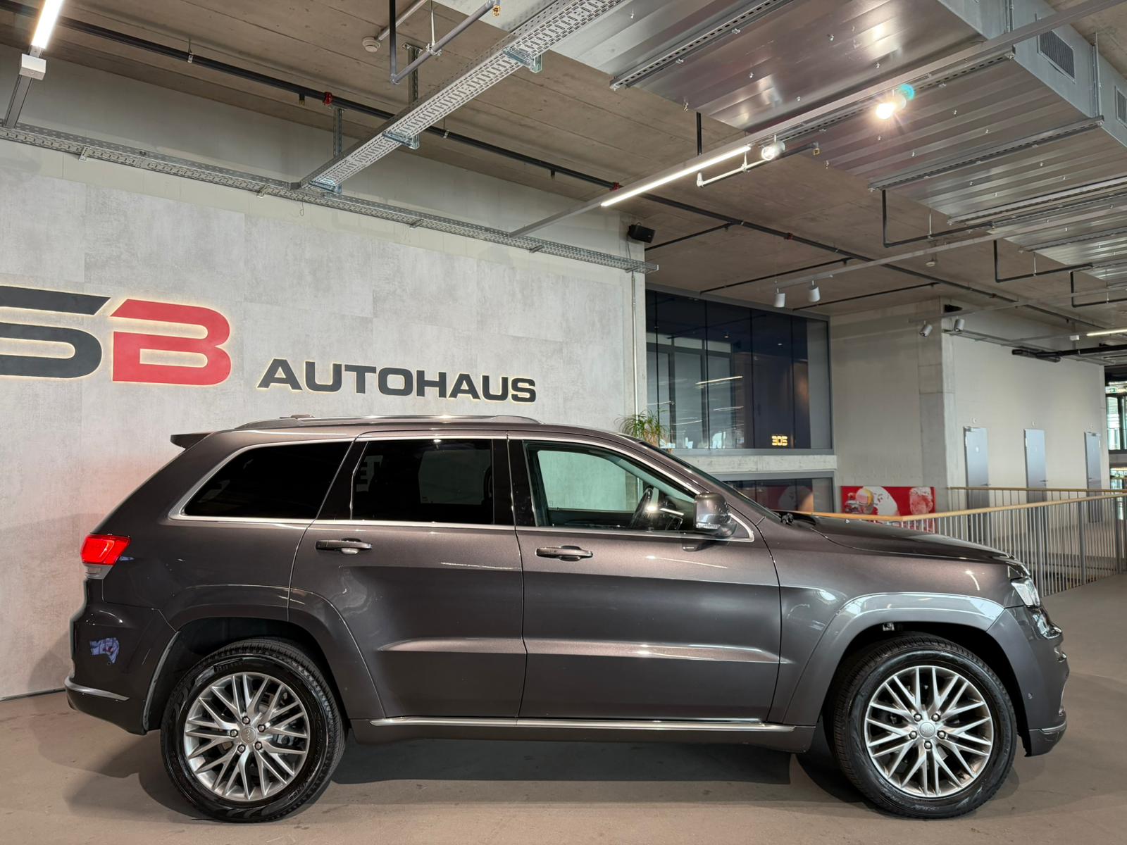 JEEP Grand Cherokee 3.0 CRD Summit Automatic-image-4