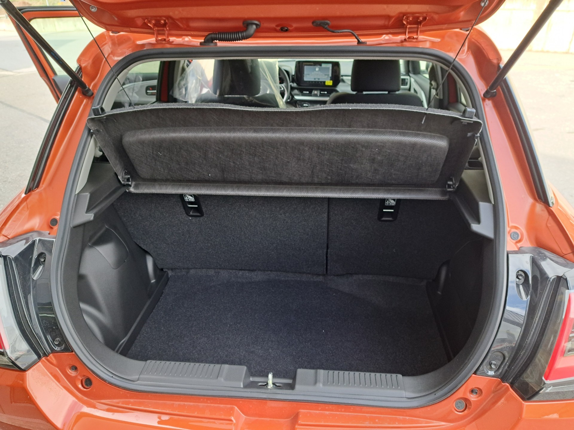 SUZUKI Swift 1.2 Sakura Top Hybrid 4x4-image-9