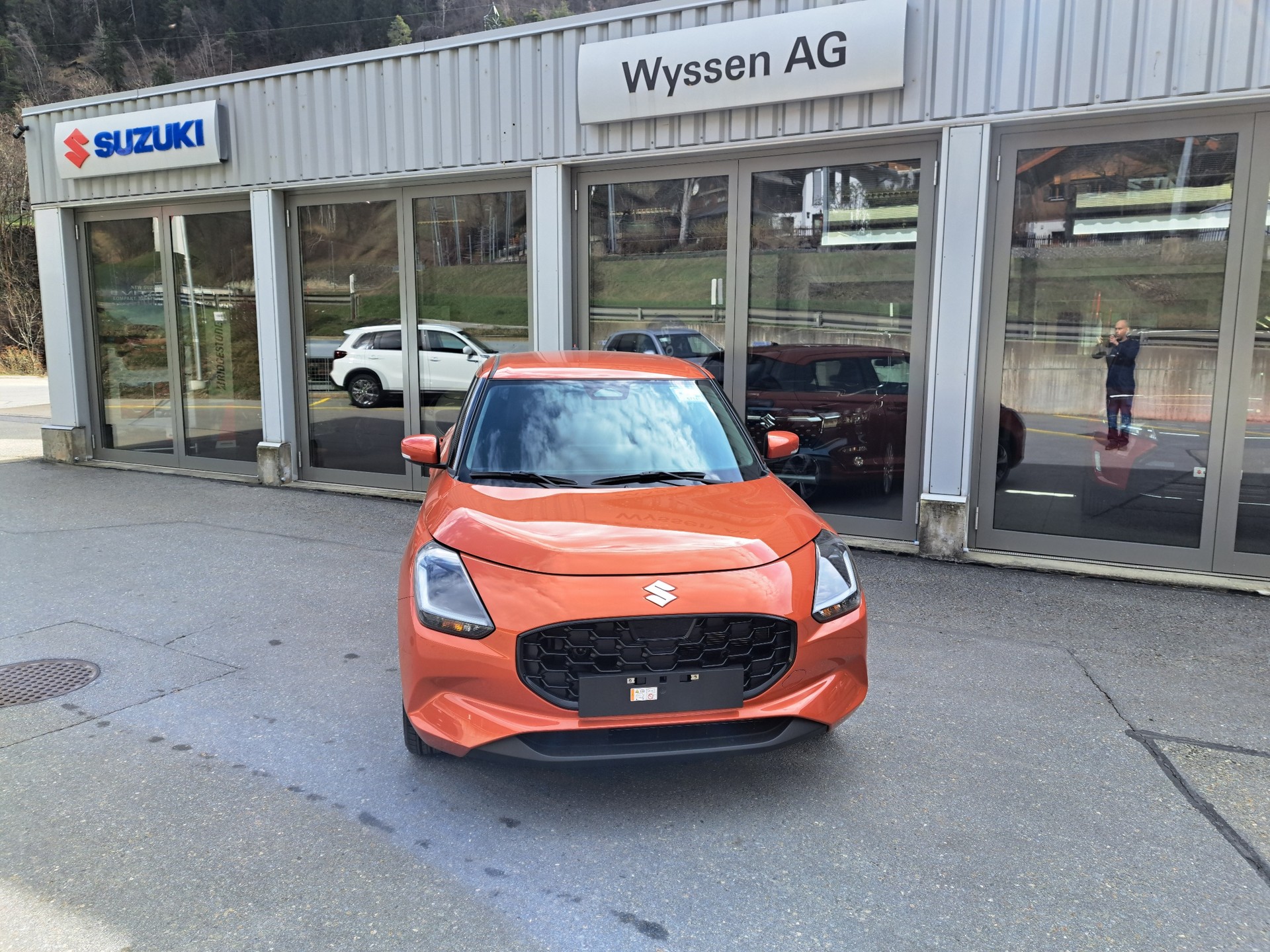 SUZUKI Swift 1.2 Sakura Top Hybrid 4x4-image-1