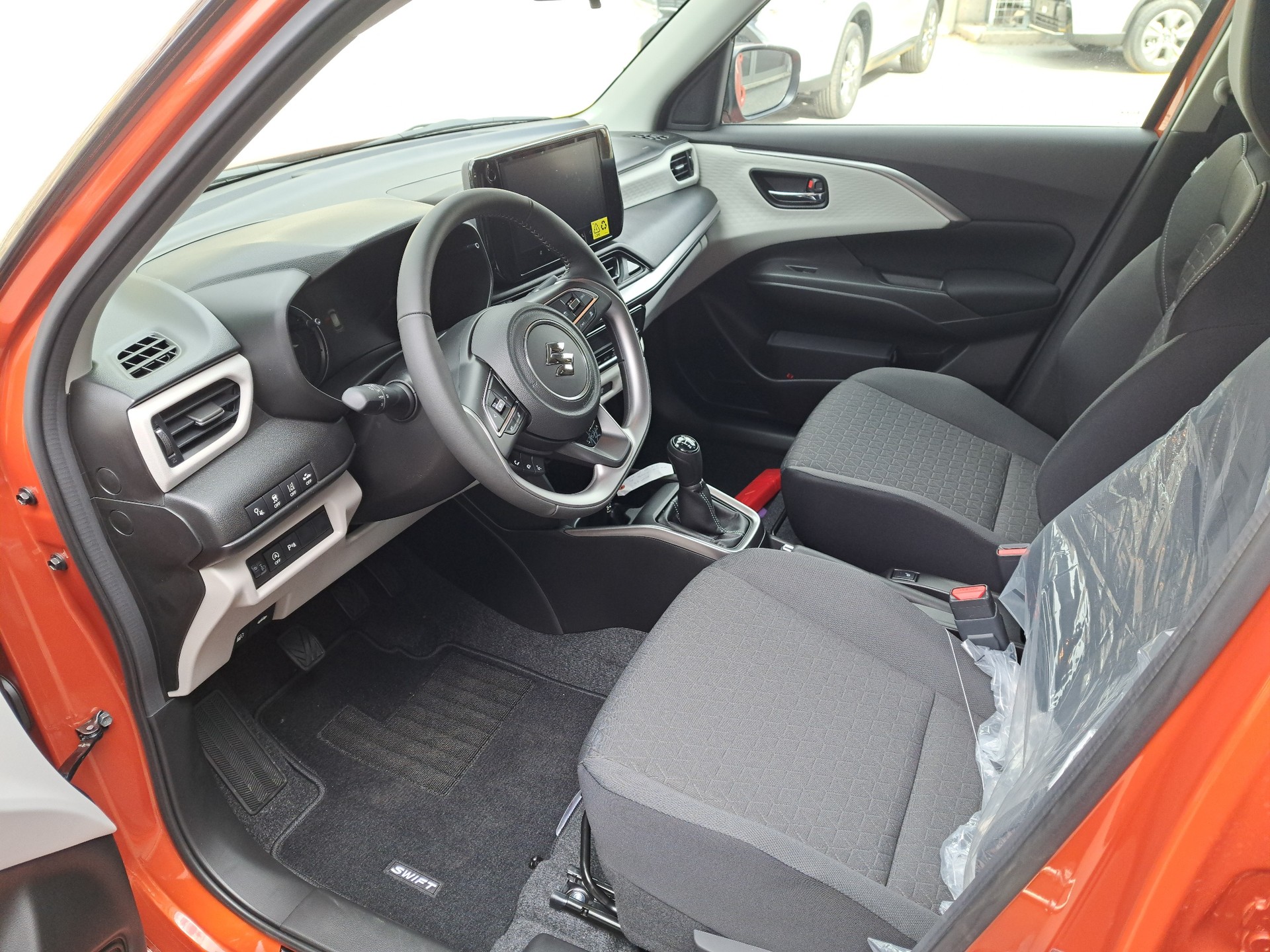 SUZUKI Swift 1.2 Sakura Top Hybrid 4x4-image-5