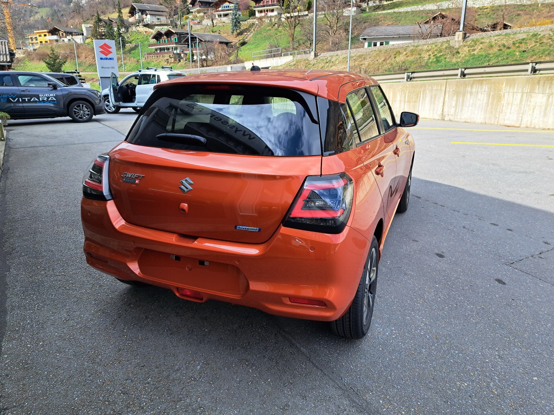 SUZUKI Swift 1.2 Sakura Top Hybrid 4x4-image-3