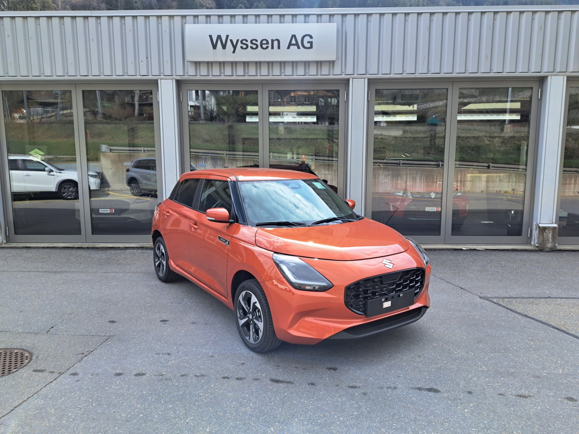SUZUKI Swift 1.2 Sakura Top Hybrid 4x4