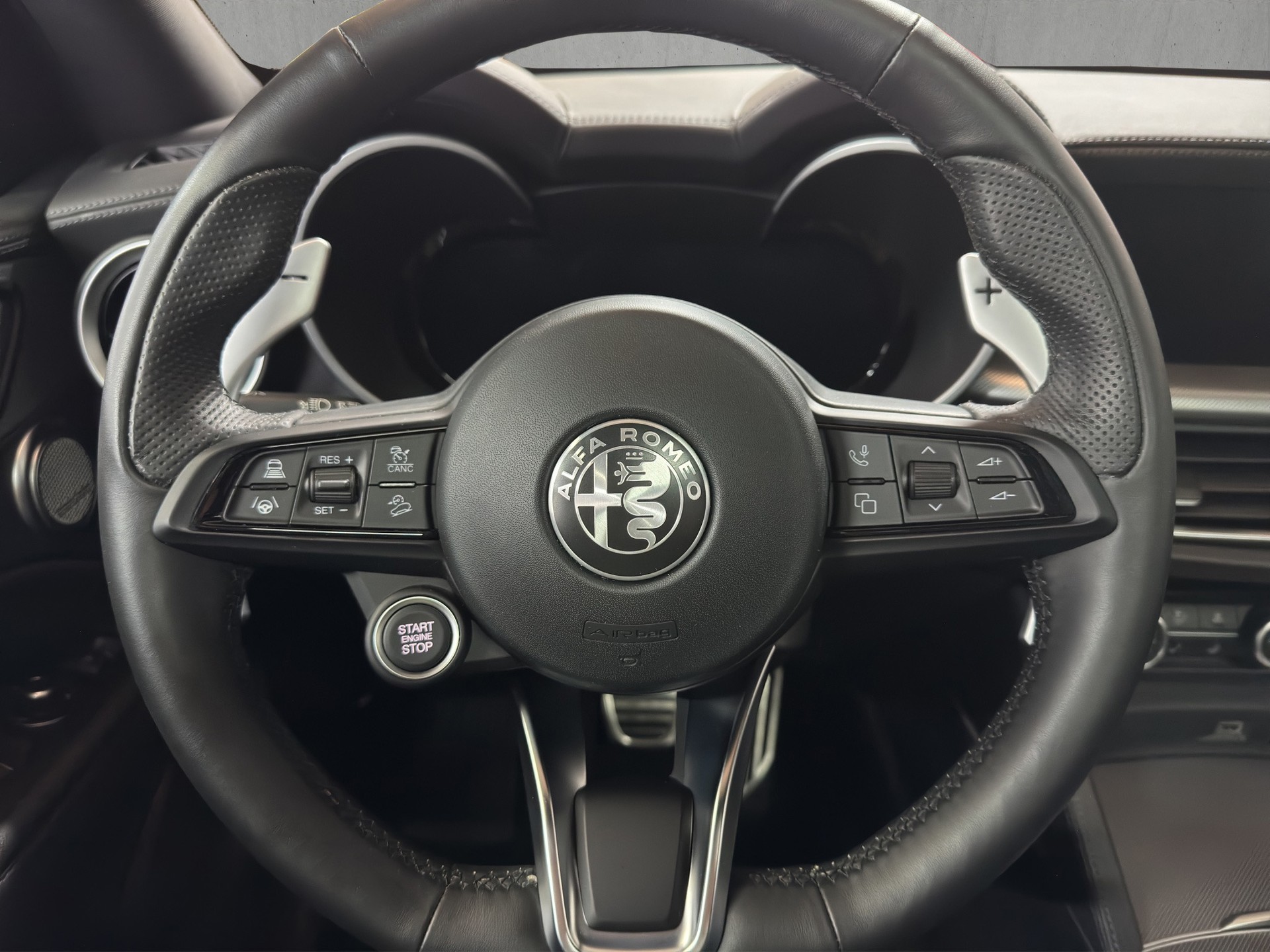 ALFA ROMEO Stelvio 2.2 JTDM Veloce Q4 AT8 "AHK schwenkbar-21"Alu Black"-image-11