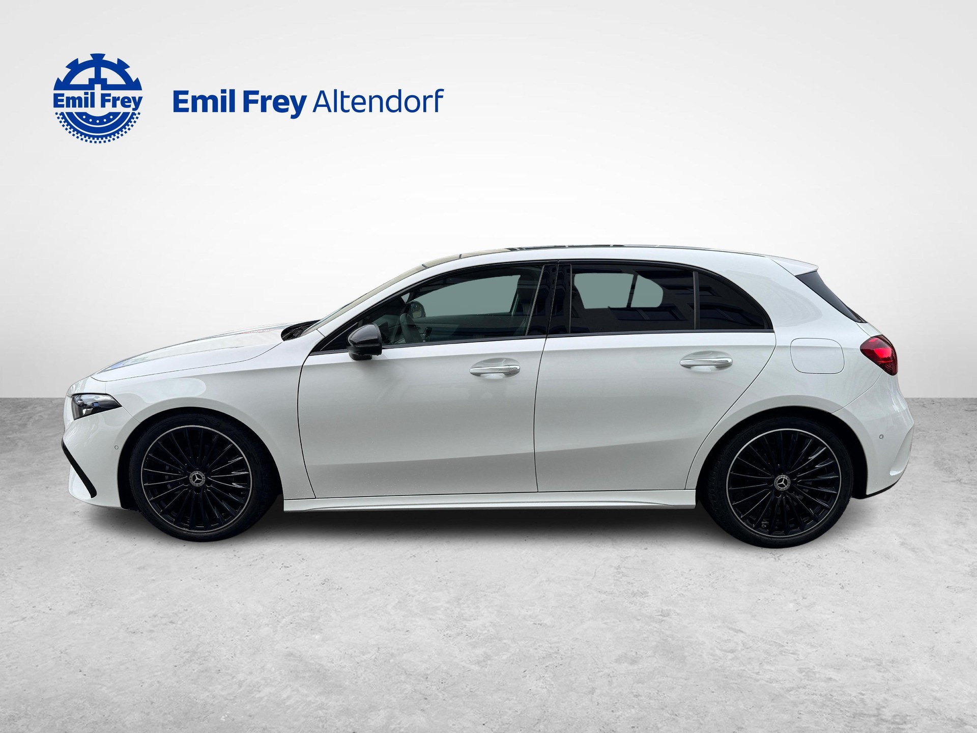 MERCEDES-BENZ A 180 AMG Line-showroom-element-1