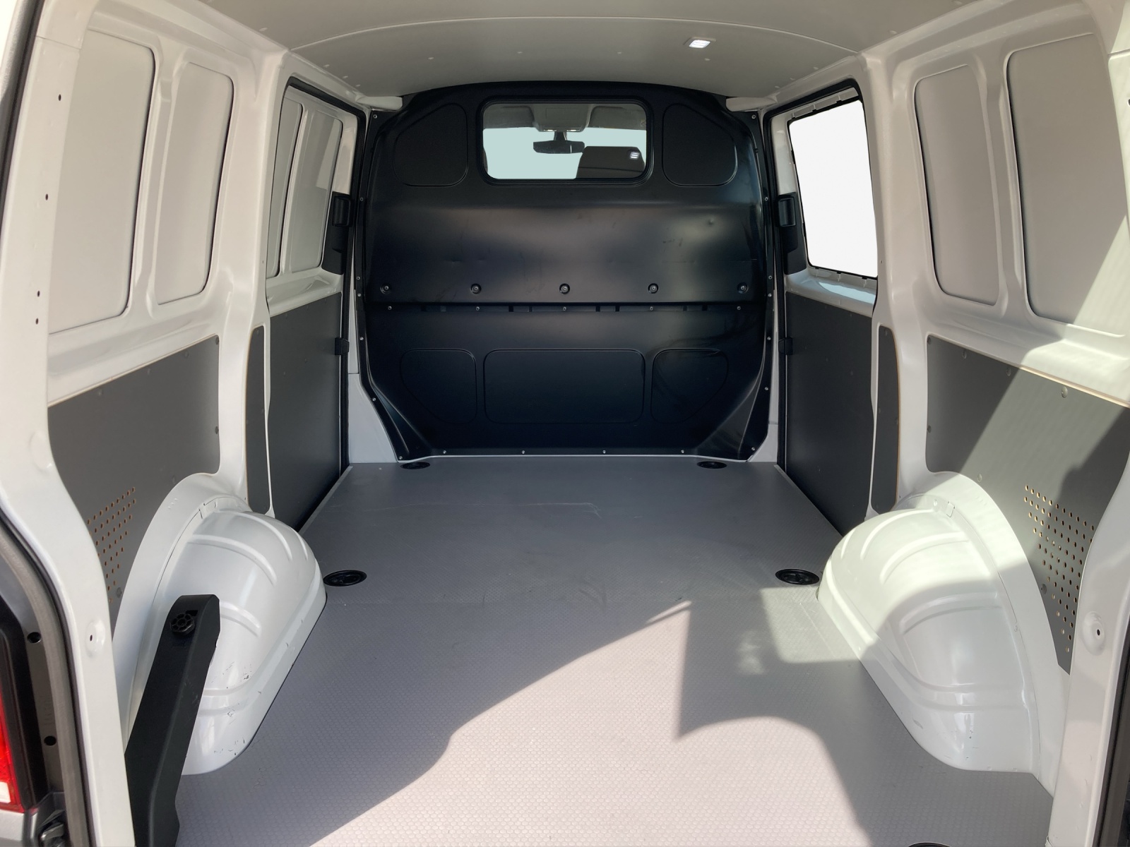 VW T6.1 2.0 TDI DSG-image-12