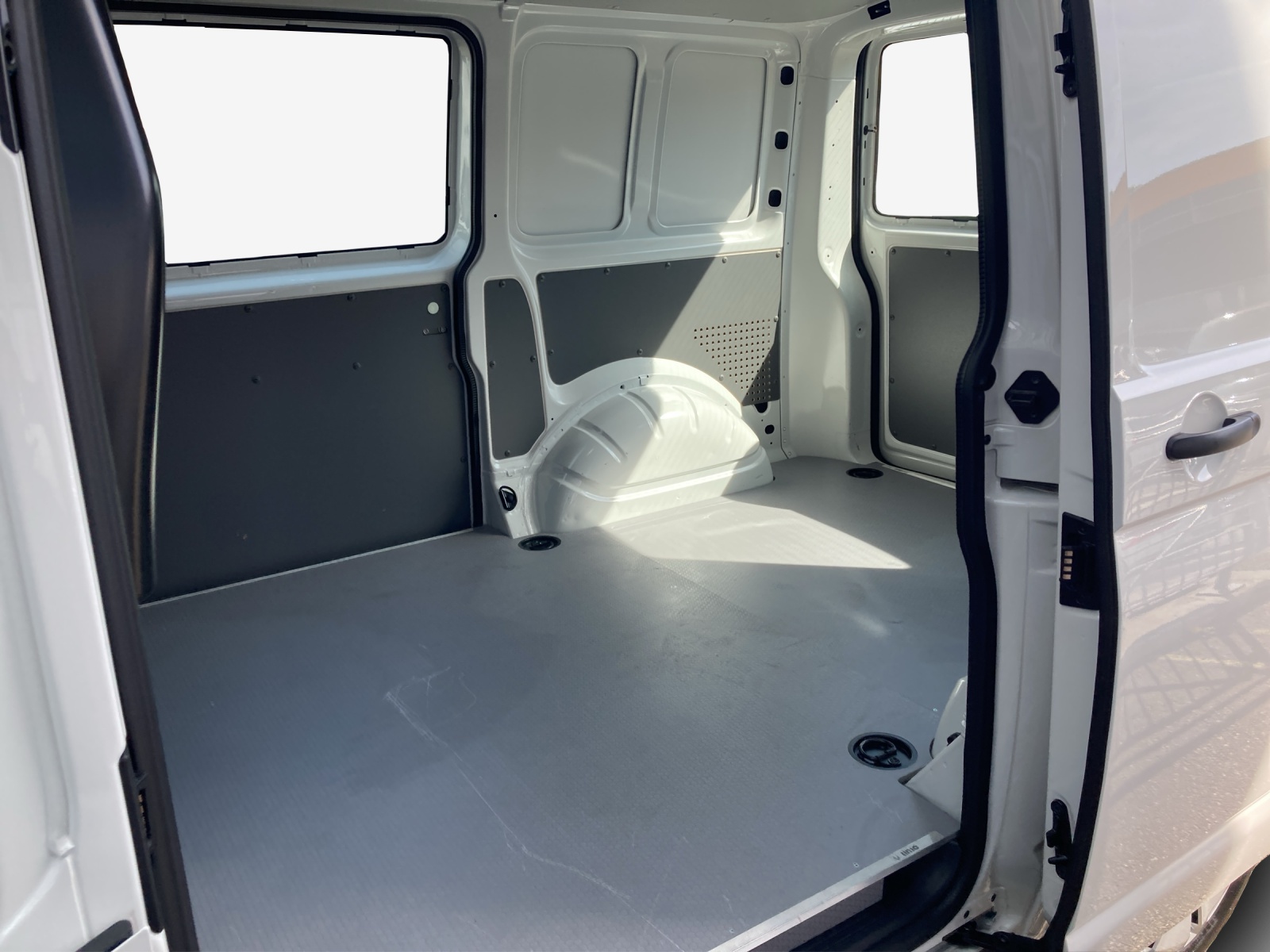 VW T6.1 2.0 TDI DSG-image-11