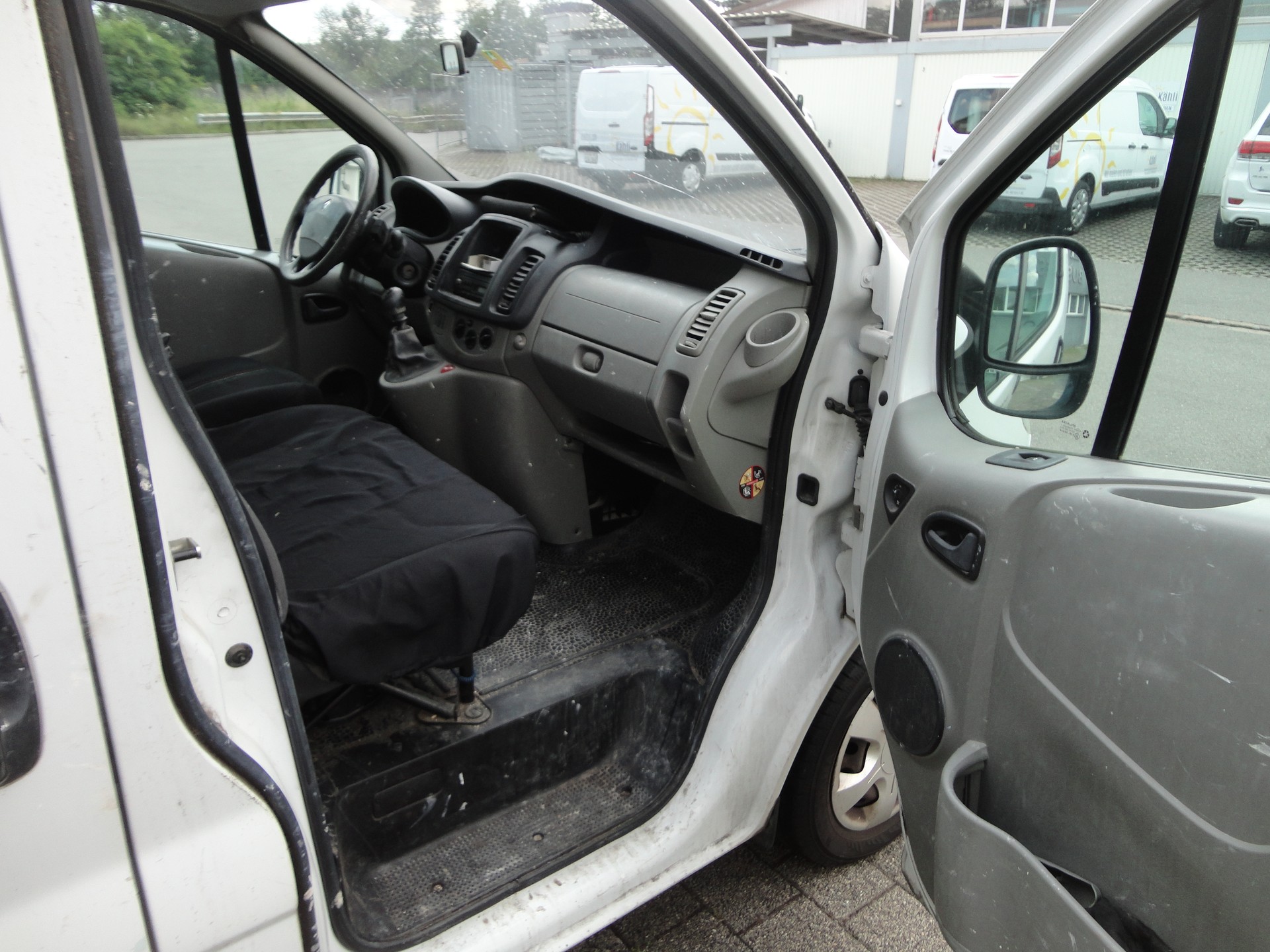 RENAULT Trafic 2.0 dCi 115 2.9t L1H1-image-10