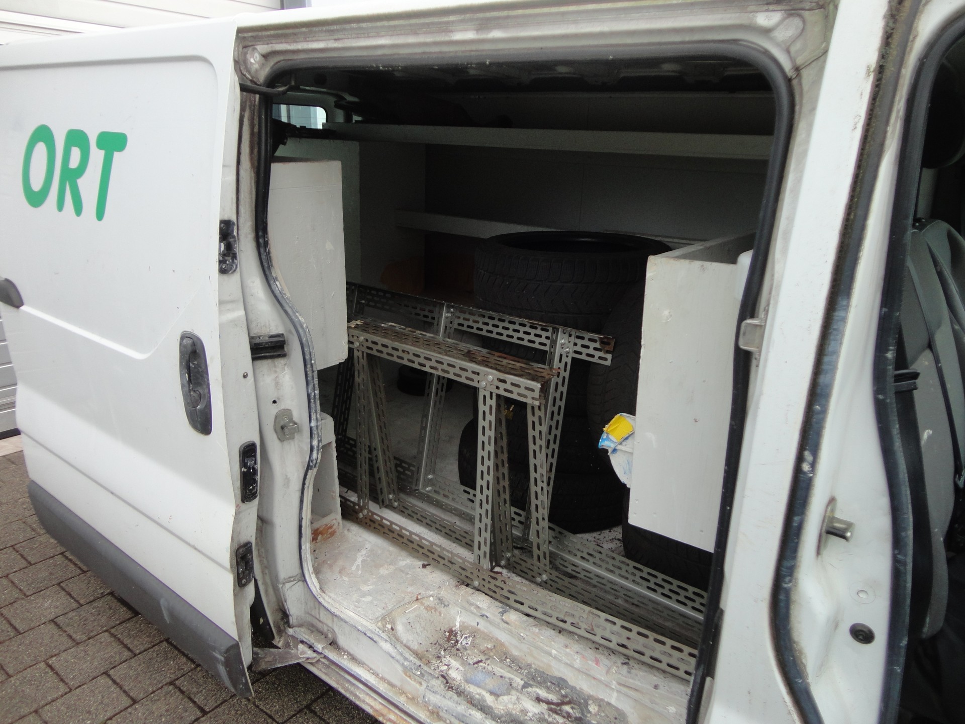 RENAULT Trafic 2.0 dCi 115 2.9t L1H1-image-9