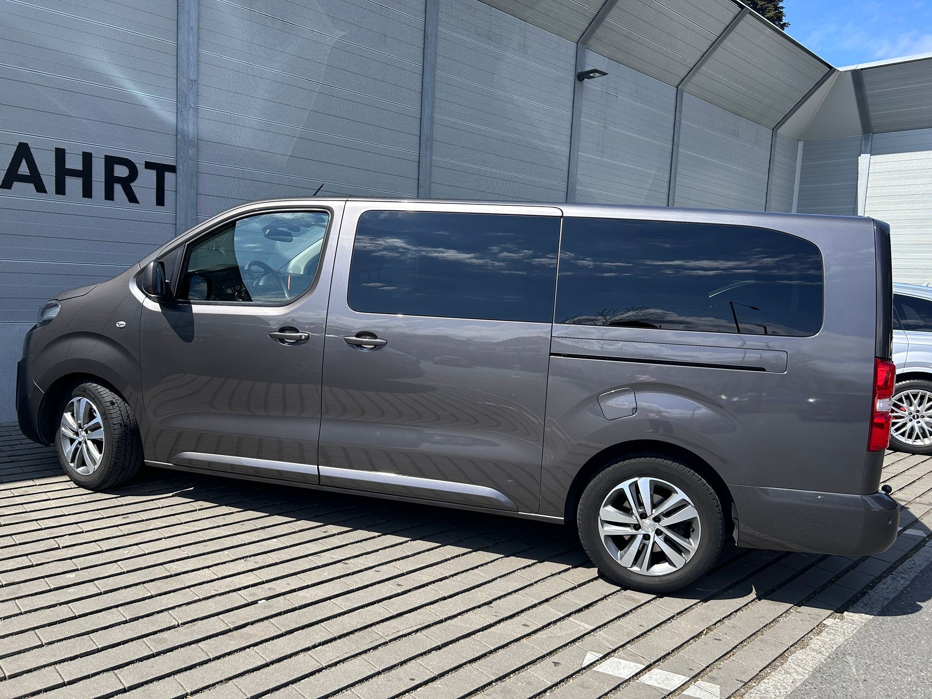 PEUGEOT Traveller 2.0 BlueHDi Active Long S/S-image-1