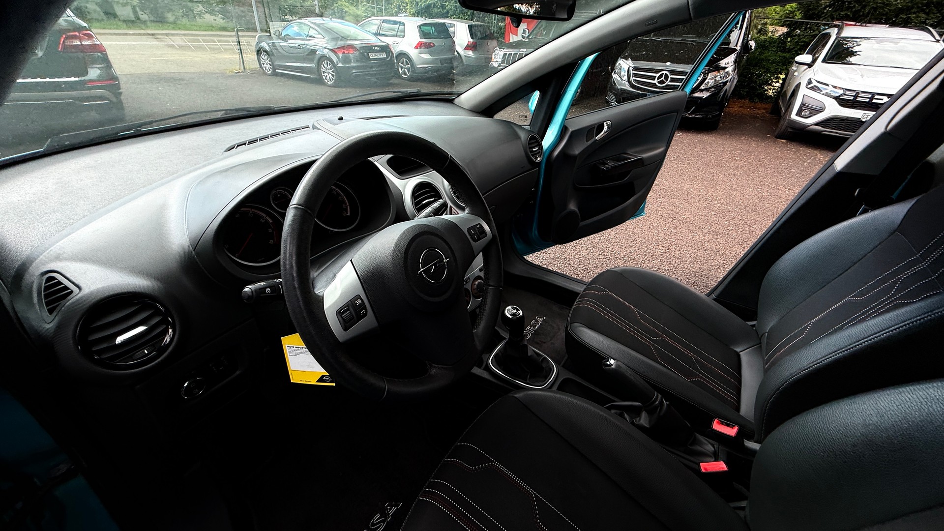OPEL Corsa 1.4 TP Color Edition-image-10