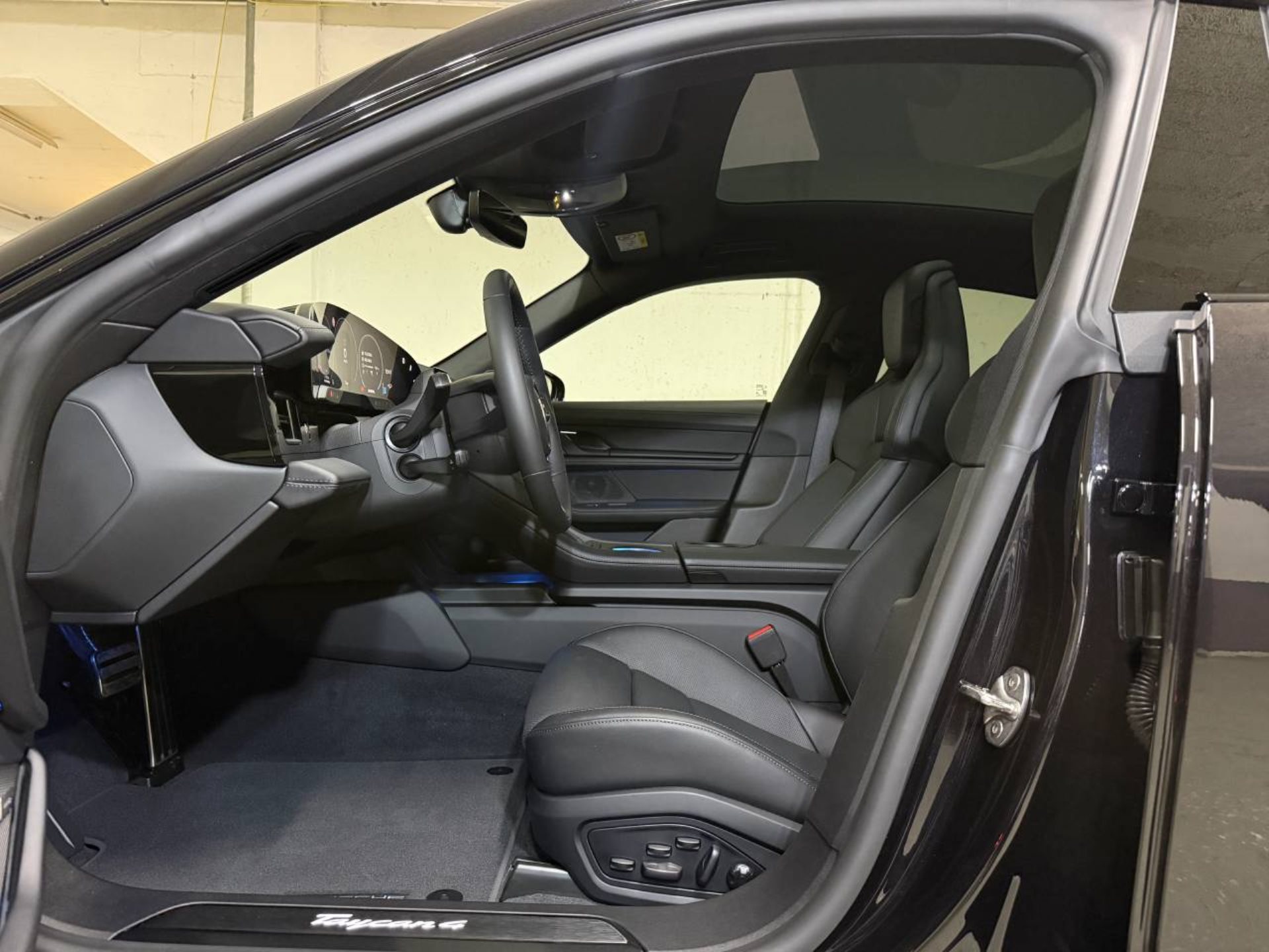 PORSCHE Taycan 4 Black Edition-image-11