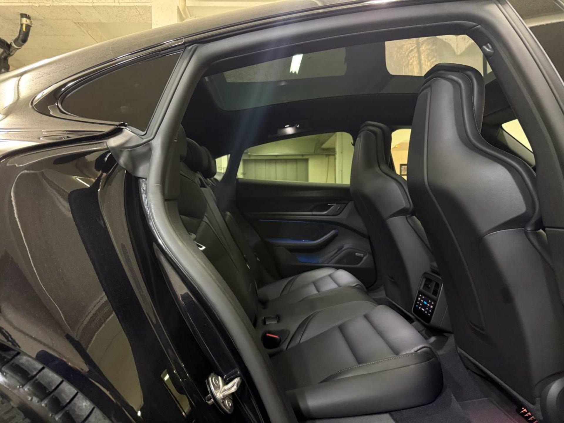 PORSCHE Taycan 4 Black Edition-image-17