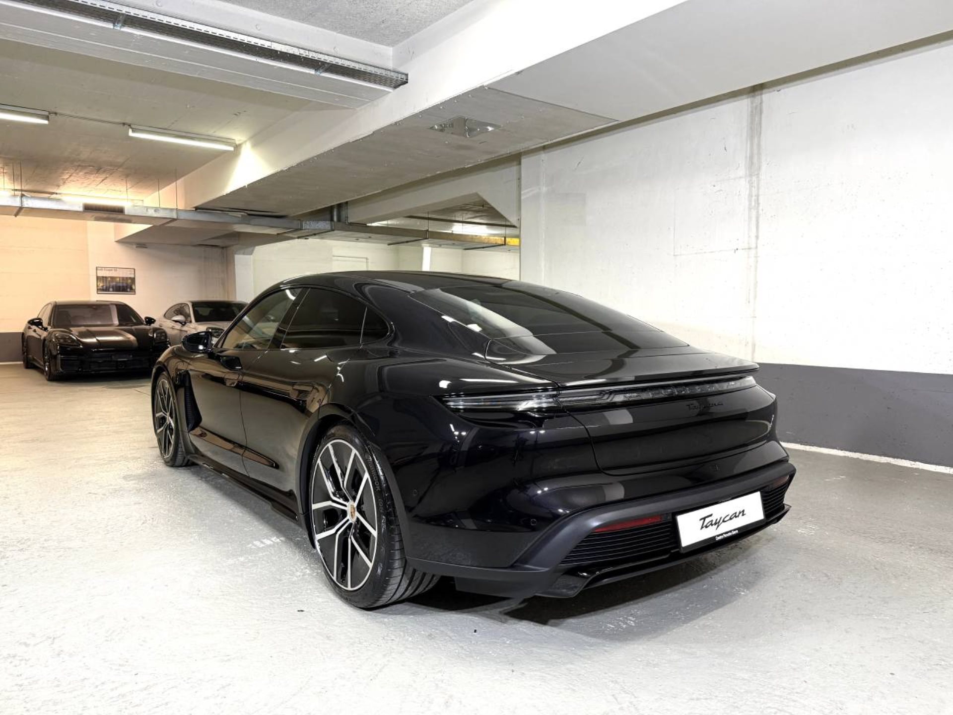PORSCHE Taycan 4 Black Edition-image-2